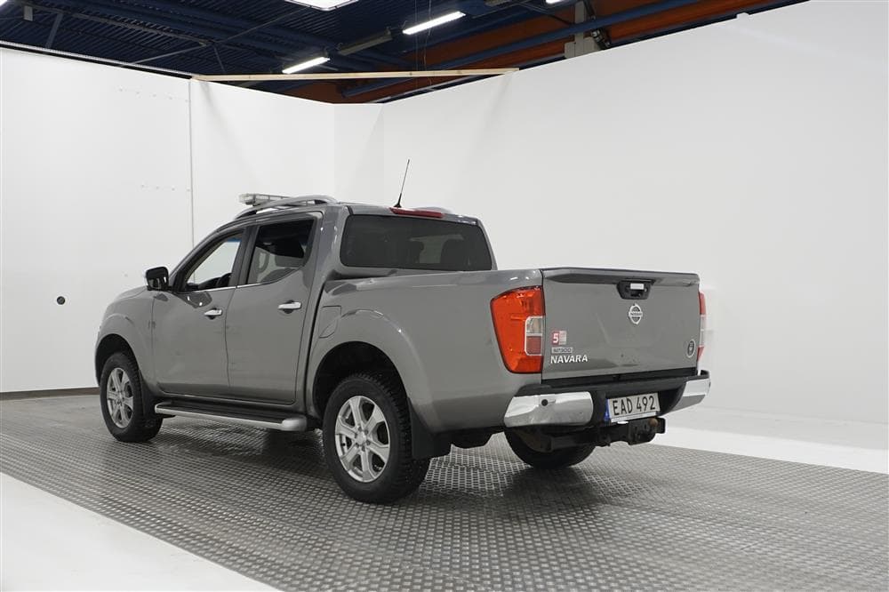 Nissan Navara 2.3 dCi Tekna 4x4 Eu6 190hk Diff Moms exteriör