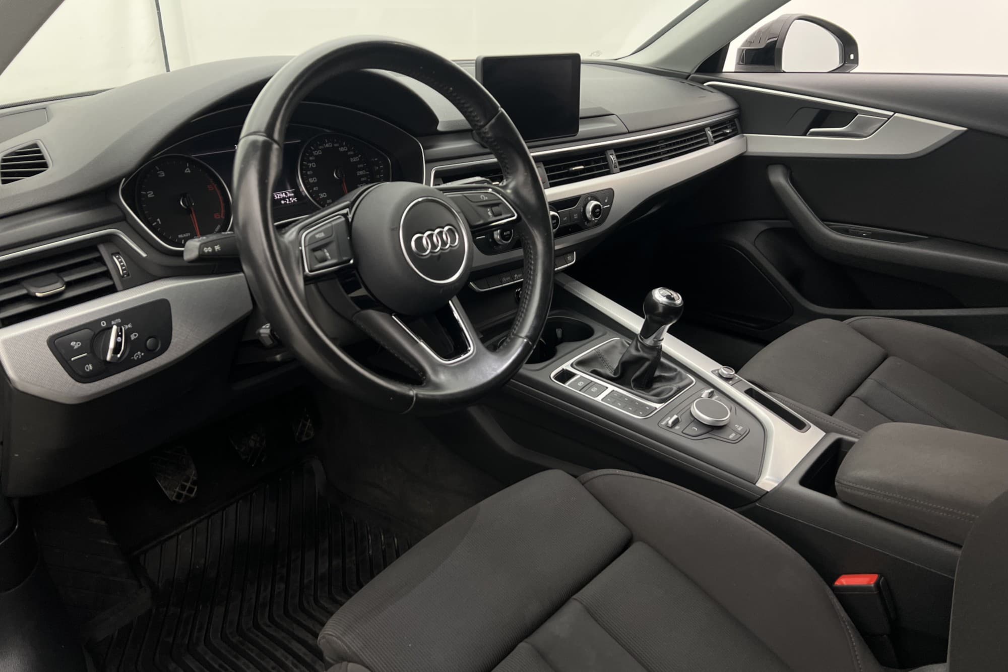 Audi A4 Avant TDI 150hk Proline Sensorer Keyless Dragkrok