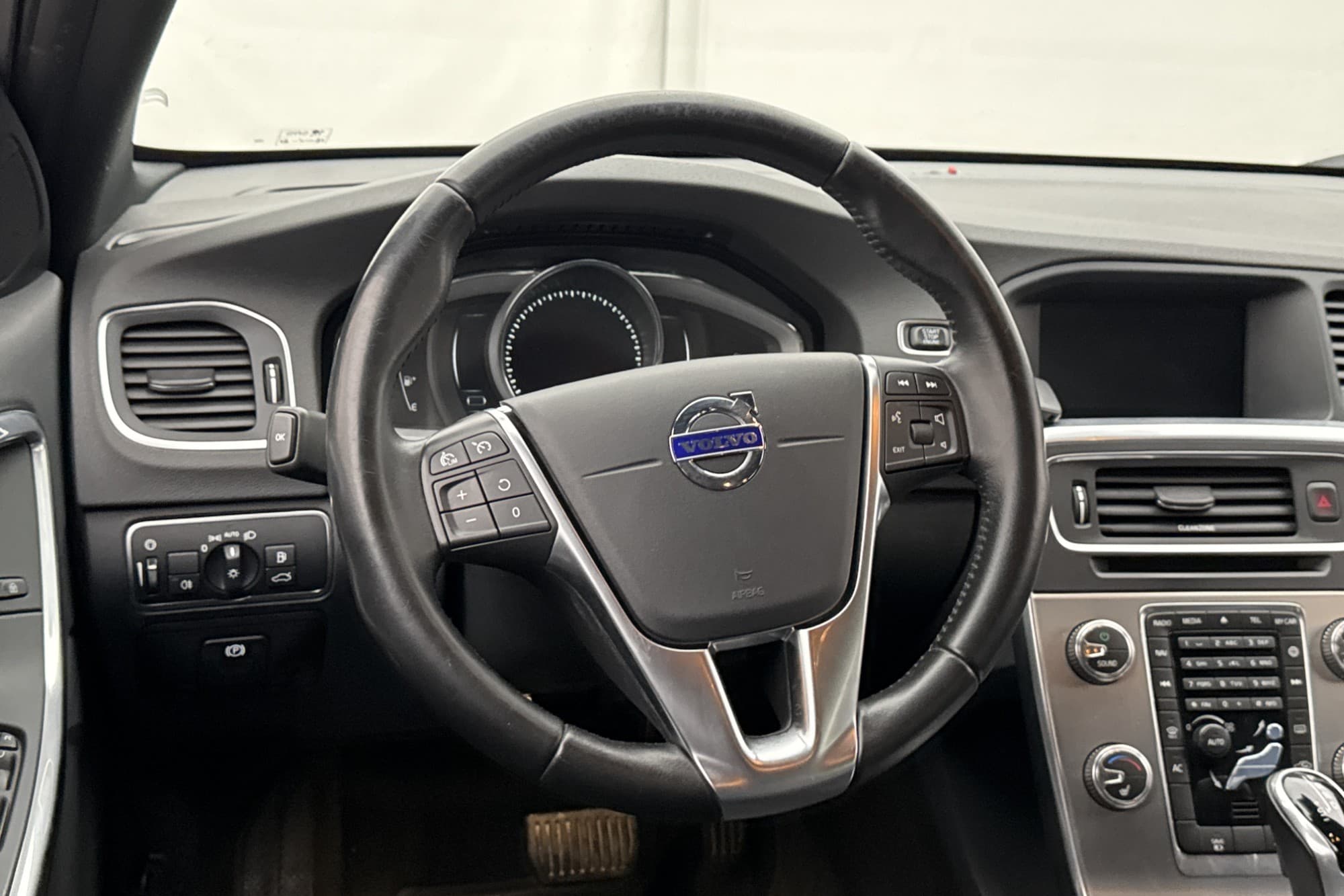 Volvo V60 D5 Plug-in AWD 231hk Momentum VOC Värmare Sensorer