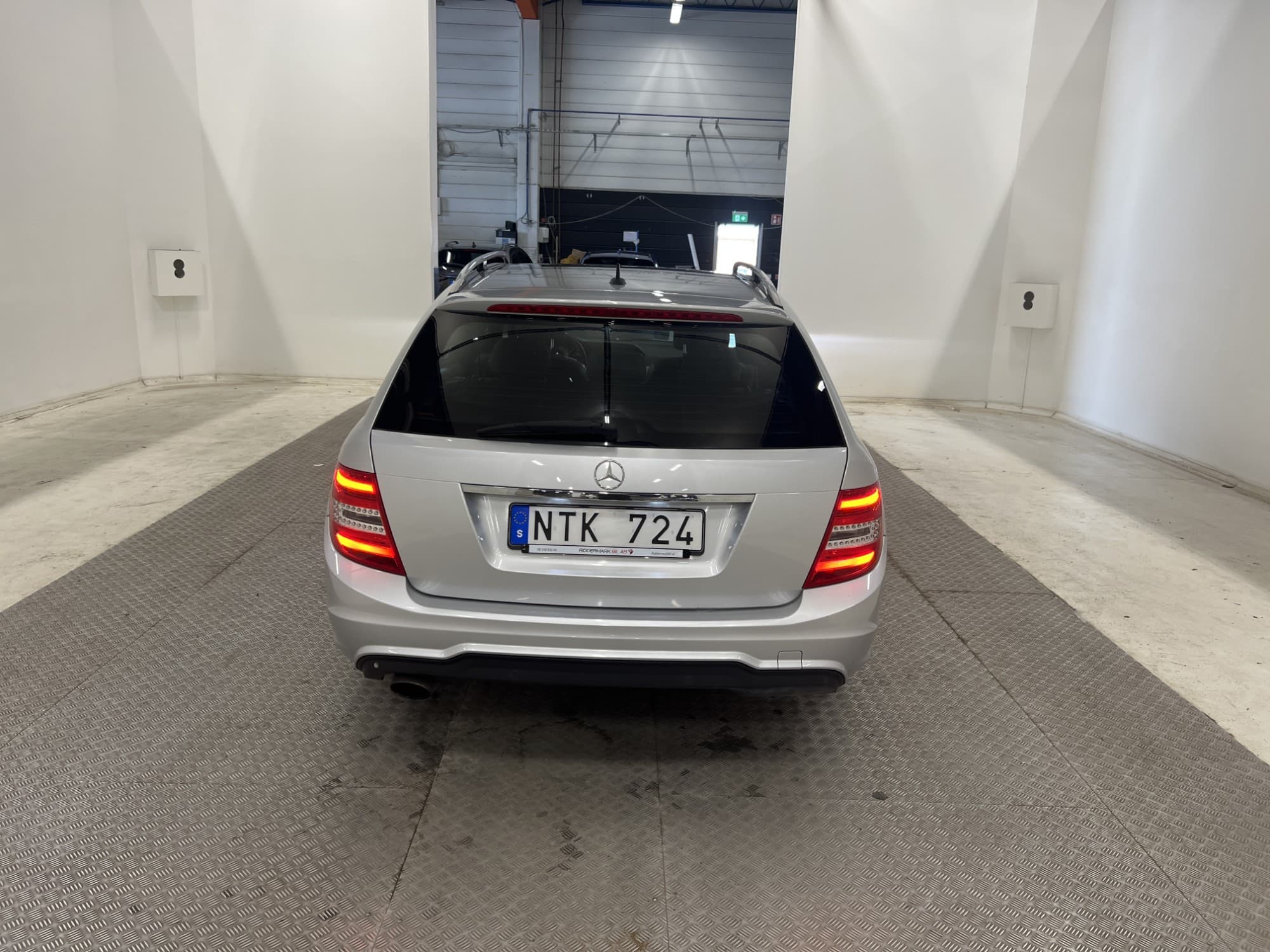 Mercedes-Benz C 180  156hk