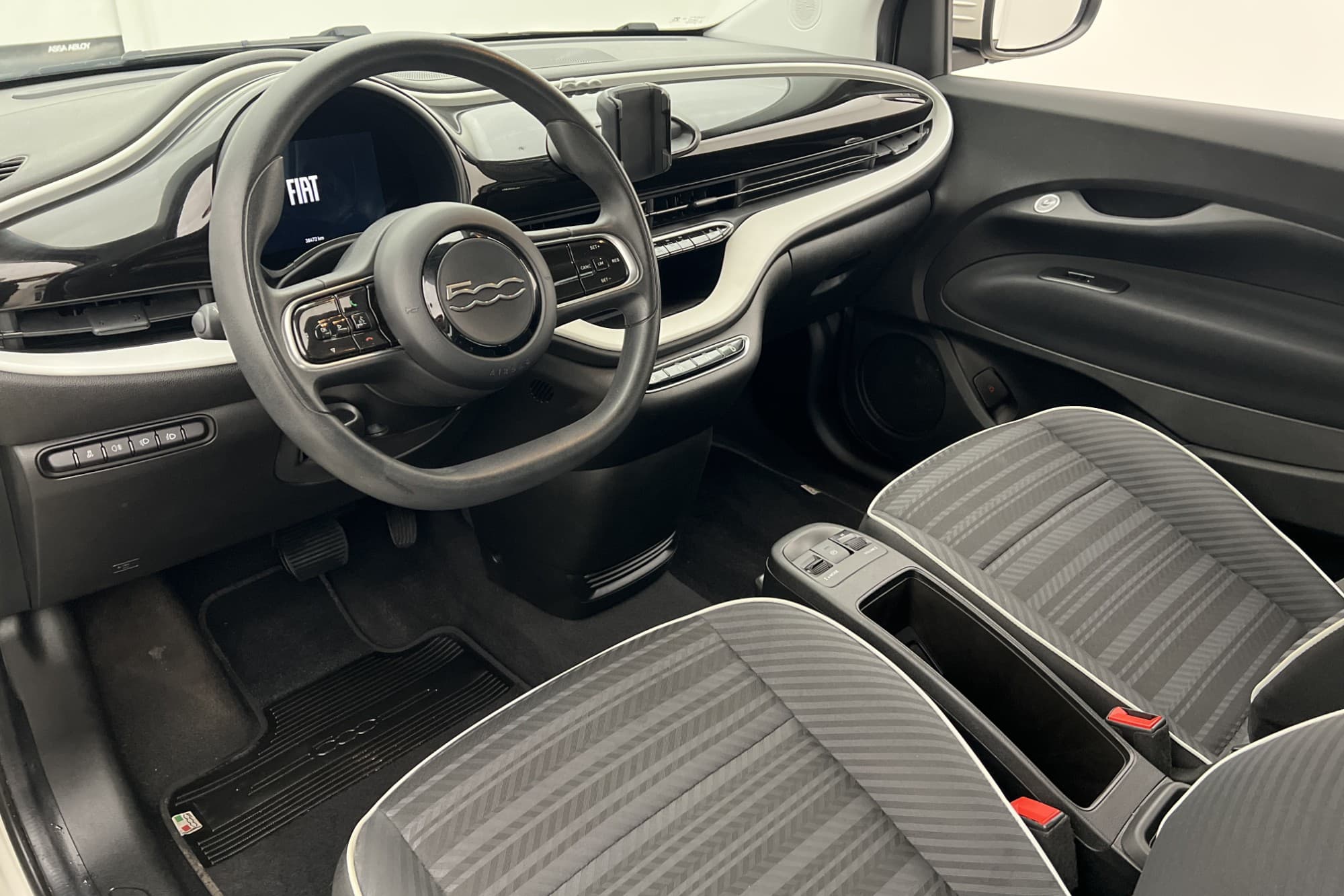 Fiat 500e 23.7 kWh 95hk Cockpit Farthållare Keyless