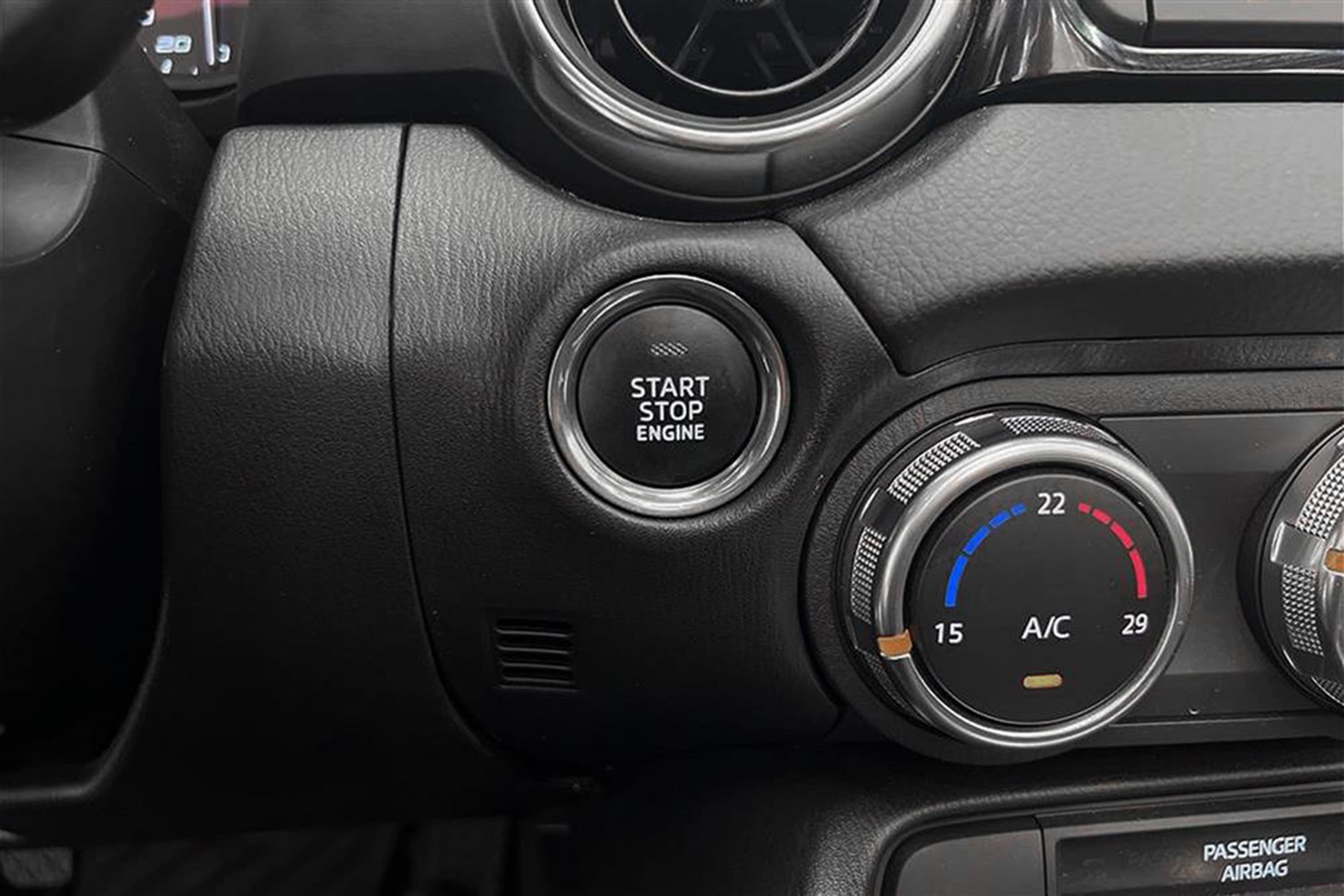 Fiat 124 Spider 1.4 Lounge 140hk GPS BOSE Kamera SV-såldinteriör