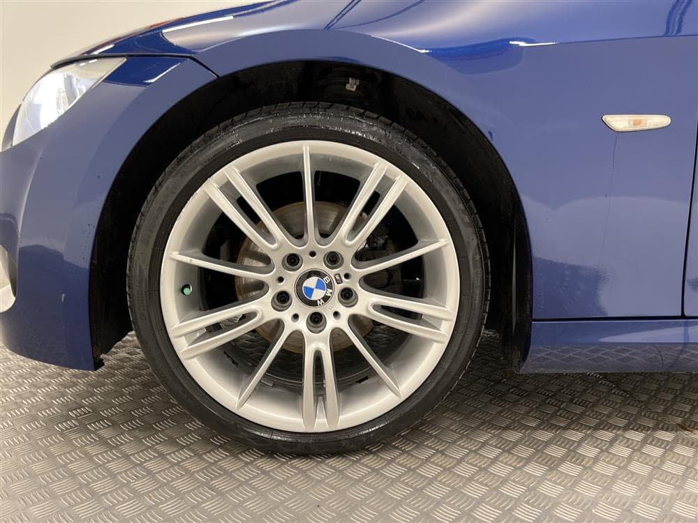 BMW 320i Cabriolet 170hk M-Sport 1-brukare Plåtcab 0,56l/milinteriör