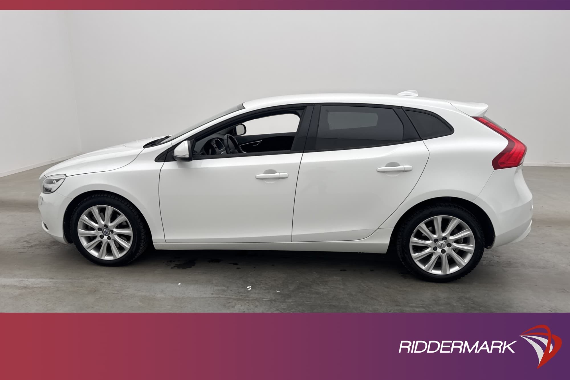 Volvo V40 D4 190hk Momentum VOC D-Värm Navi Kamera Drag
