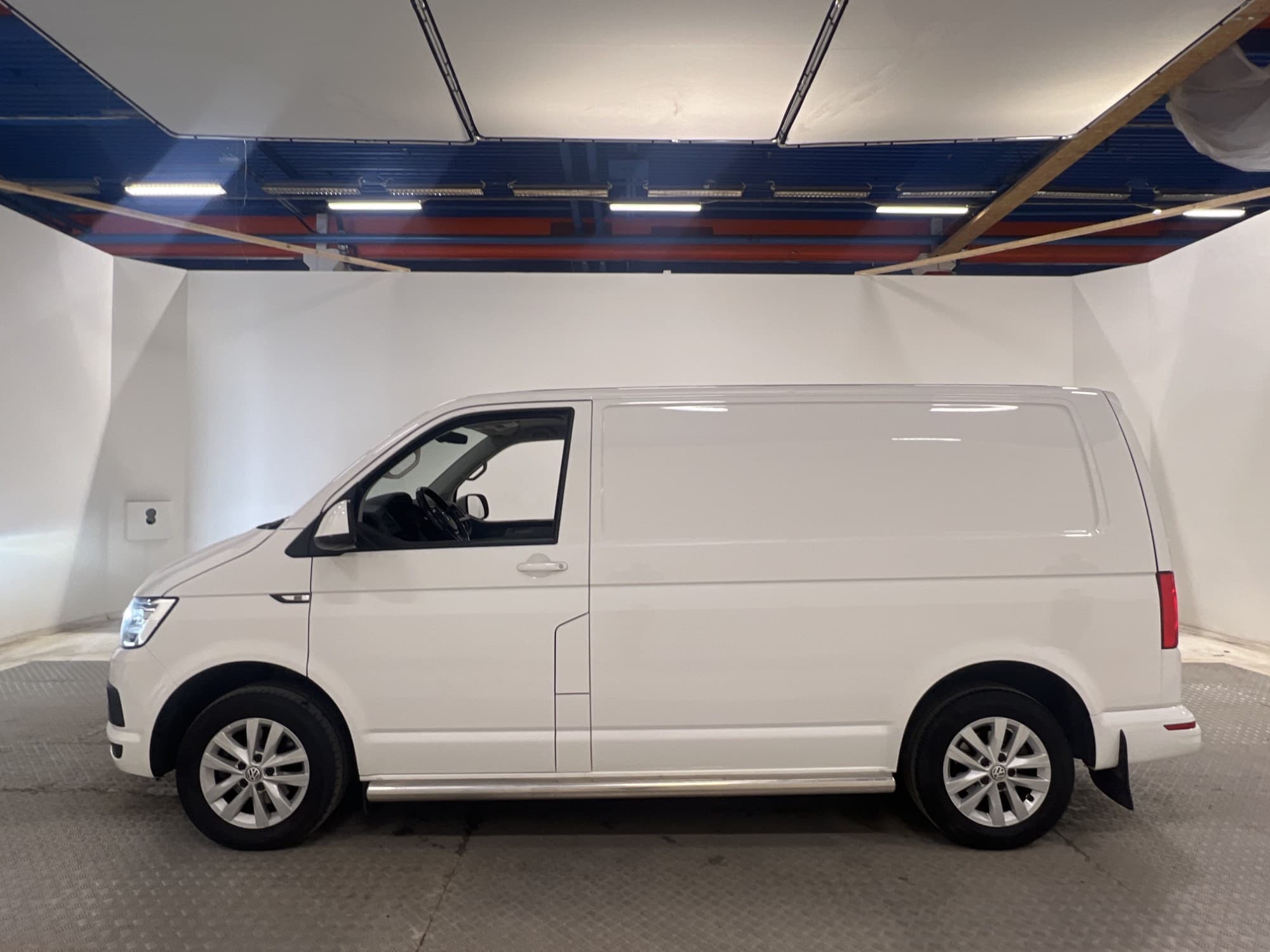 Volkswagen Transporter 2.0 150hk 4M DSG Värmare Drag Moms