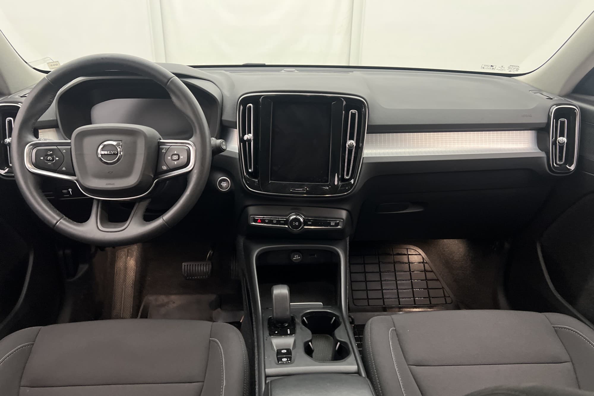 Volvo XC40 T2 Momentum VOC Värmare Kamera Navi Rattvärme