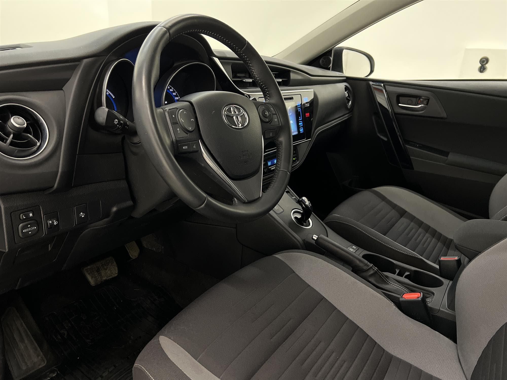 Toyota Auris Hybrid e-CVT 136hk B-Kam Låg Skatt 0,36L/mil