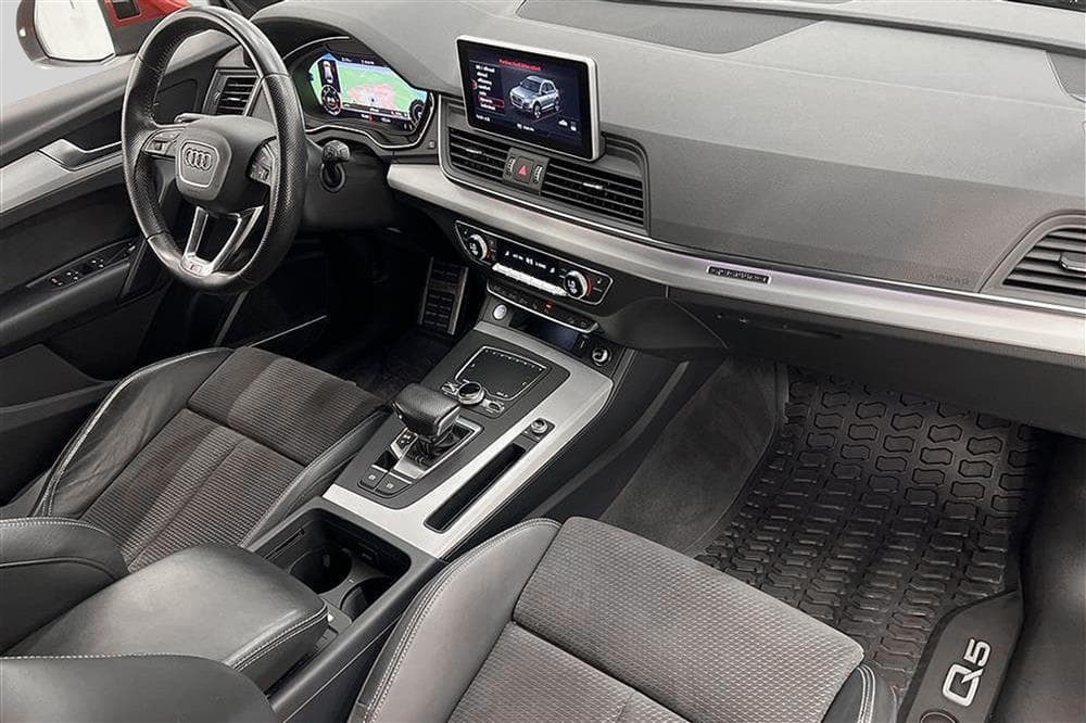 Audi Q5 TDI 190hk Quattro S-Line Cockpit D-värm B&O Naviinteriör