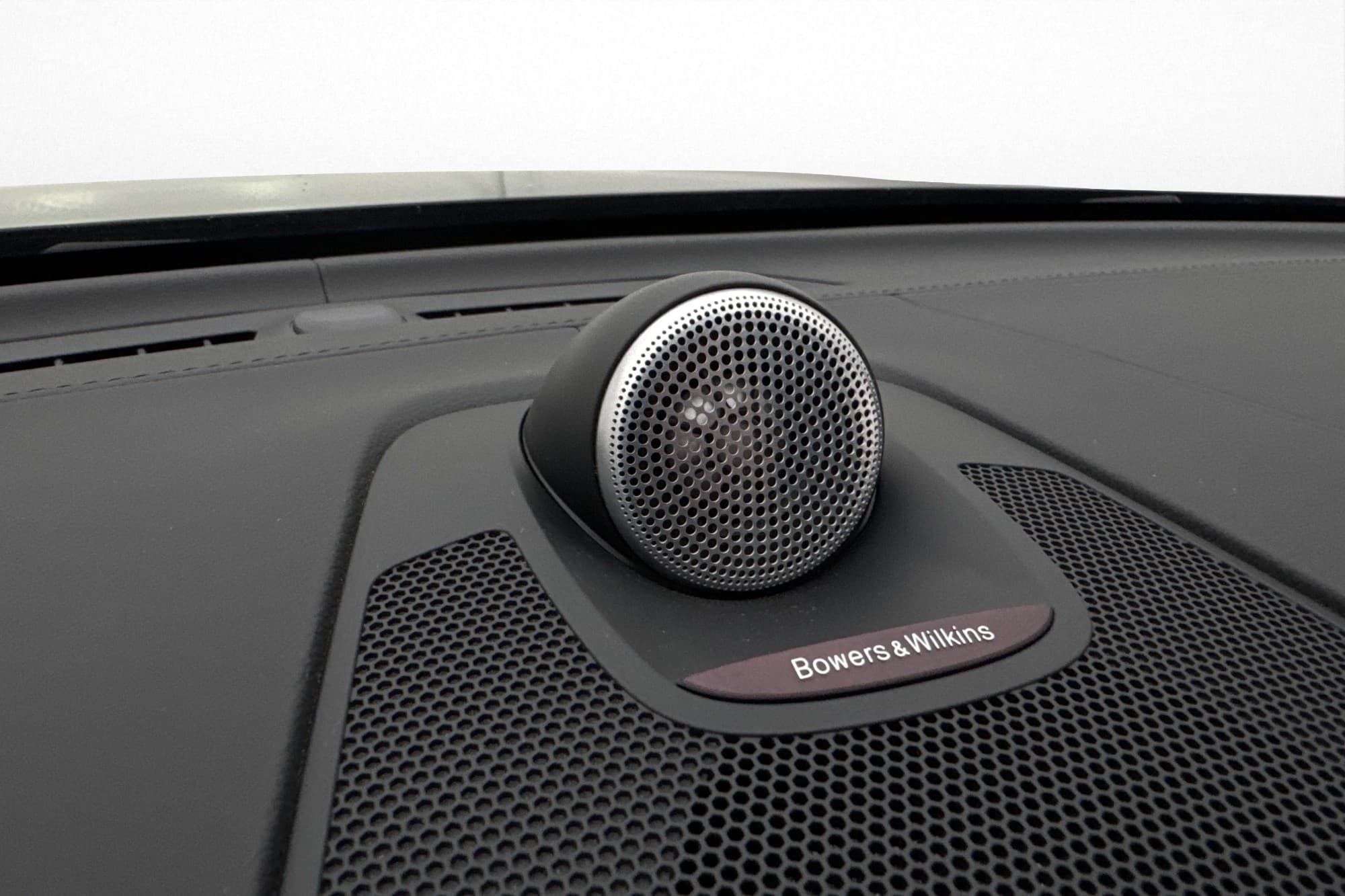 Volvo XC60 Recharge T8 AWD R-Design Pano B&W HUD Luft Drag