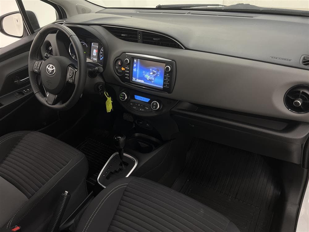 Toyota Yaris 1.5 Hybrid 101hk B-Kam Lane Assist Låg Skatt 