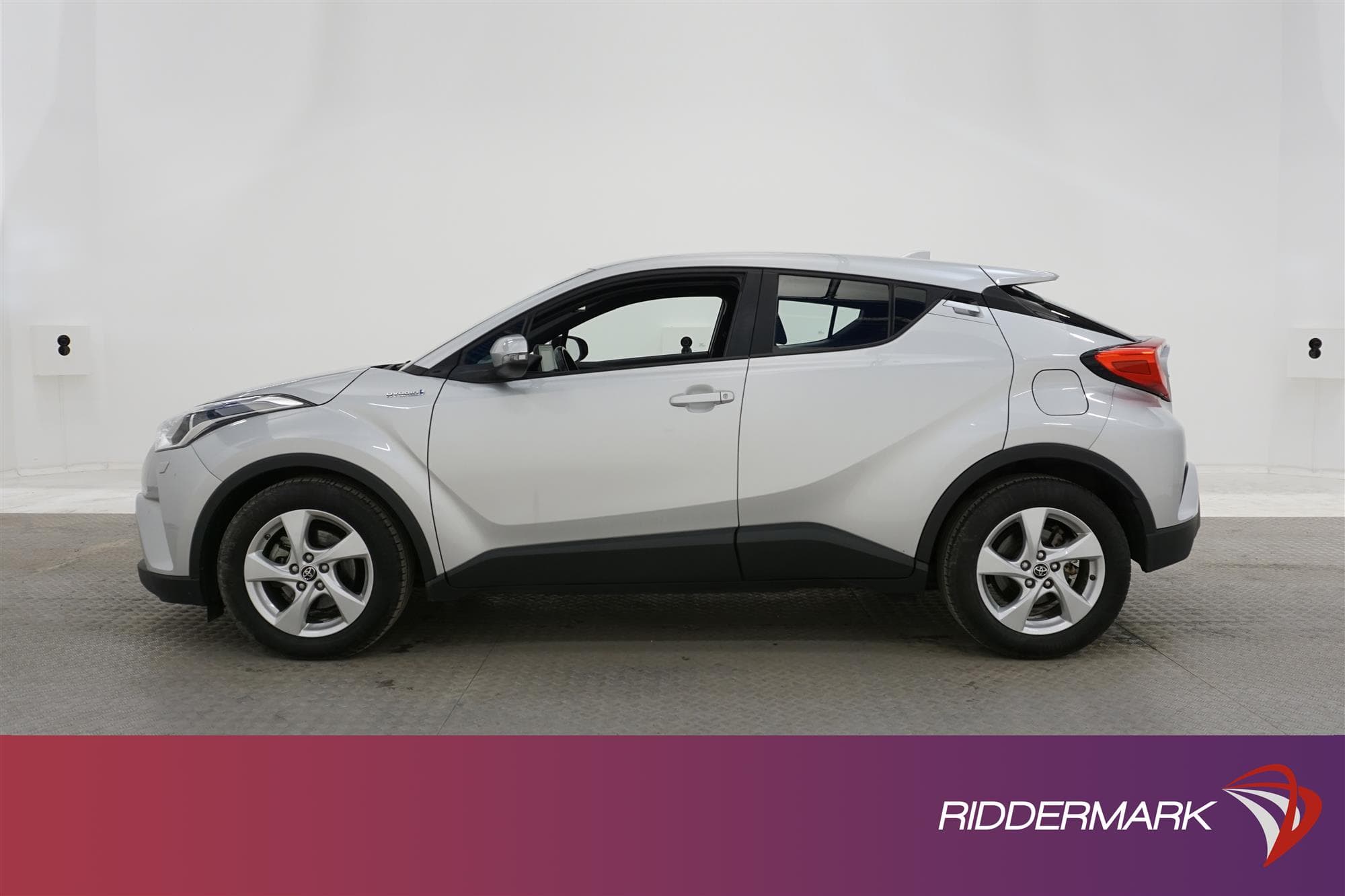 Toyota C-HR Hybrid CVT 122hk