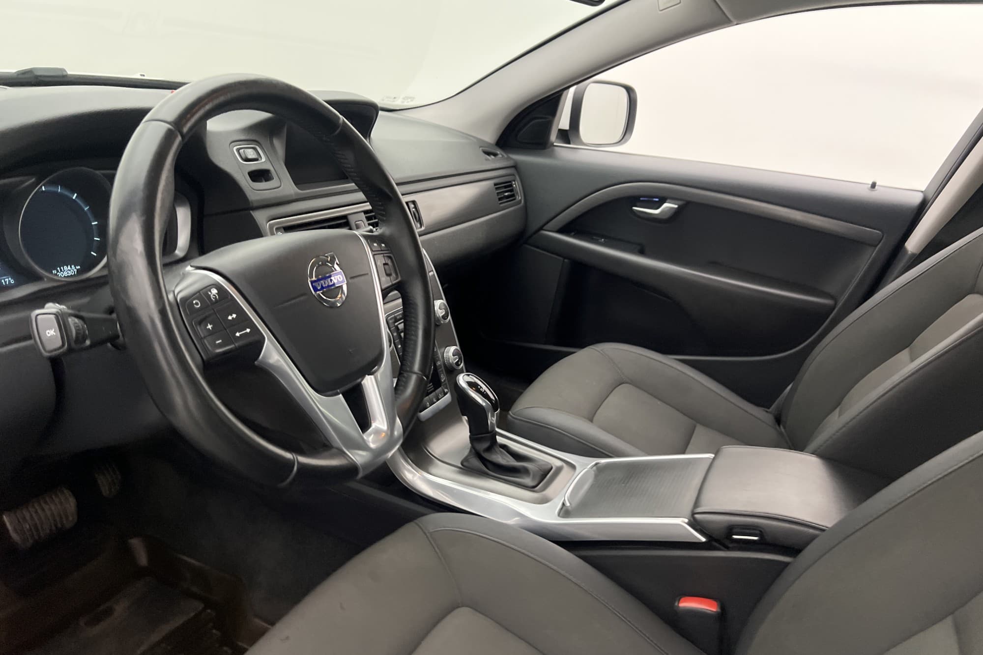 Volvo XC70 D4 AWD 181hk Classic Momentum VOC D-Värm M&K-Värm