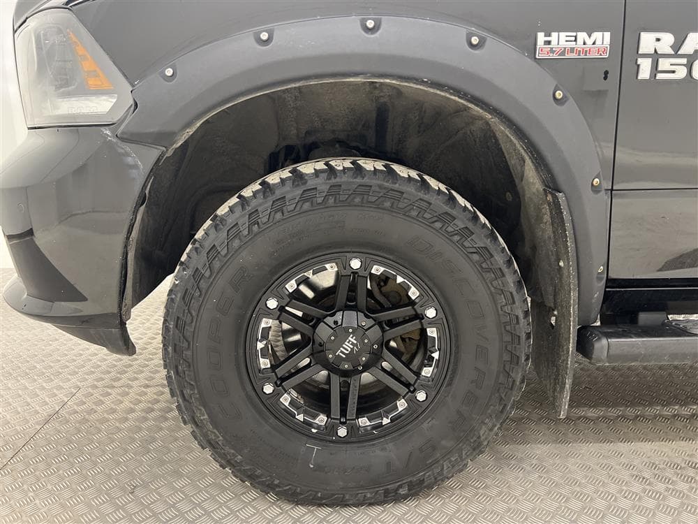 Dodge Ram Sport 5.7 Hemi 4WD 401hk Breddare Taklucka Moms interiör