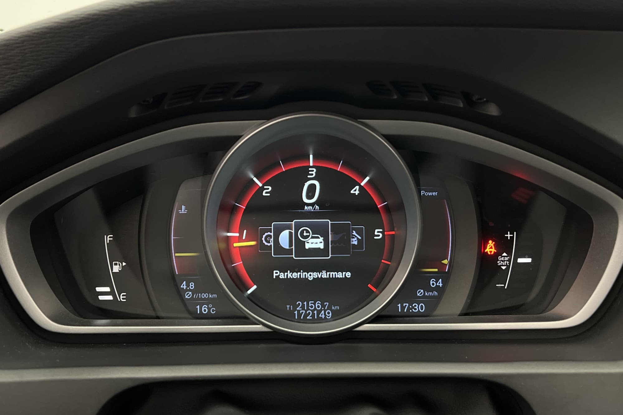 Volvo V40 D2 120hk Momentum VOC Värmare Navi Farthållare