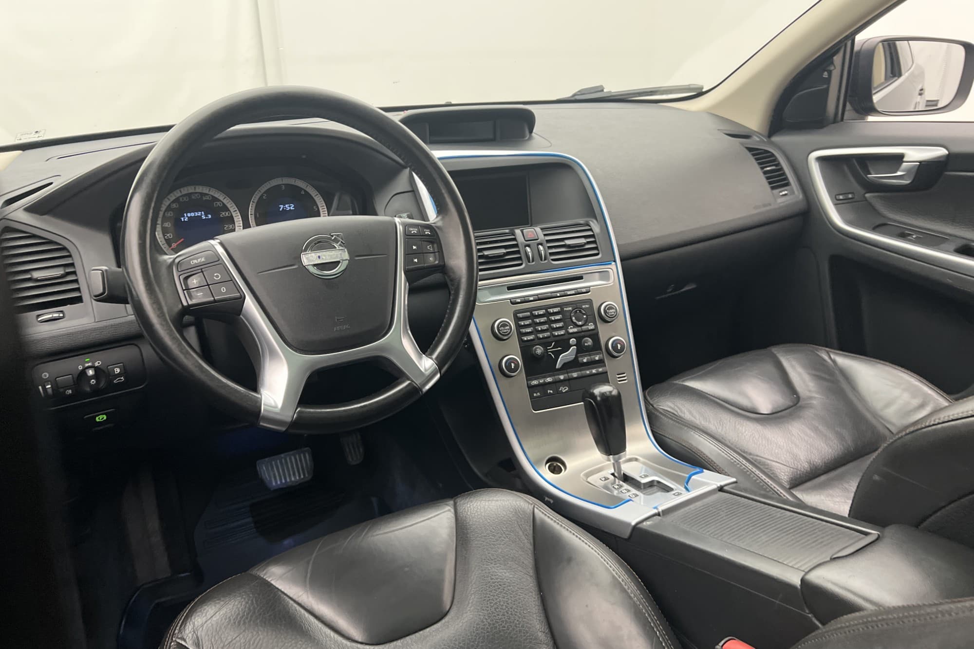 Volvo XC60 D5 AWD 205hk Summum Pano D-Värm Kamera Skinn BLIS