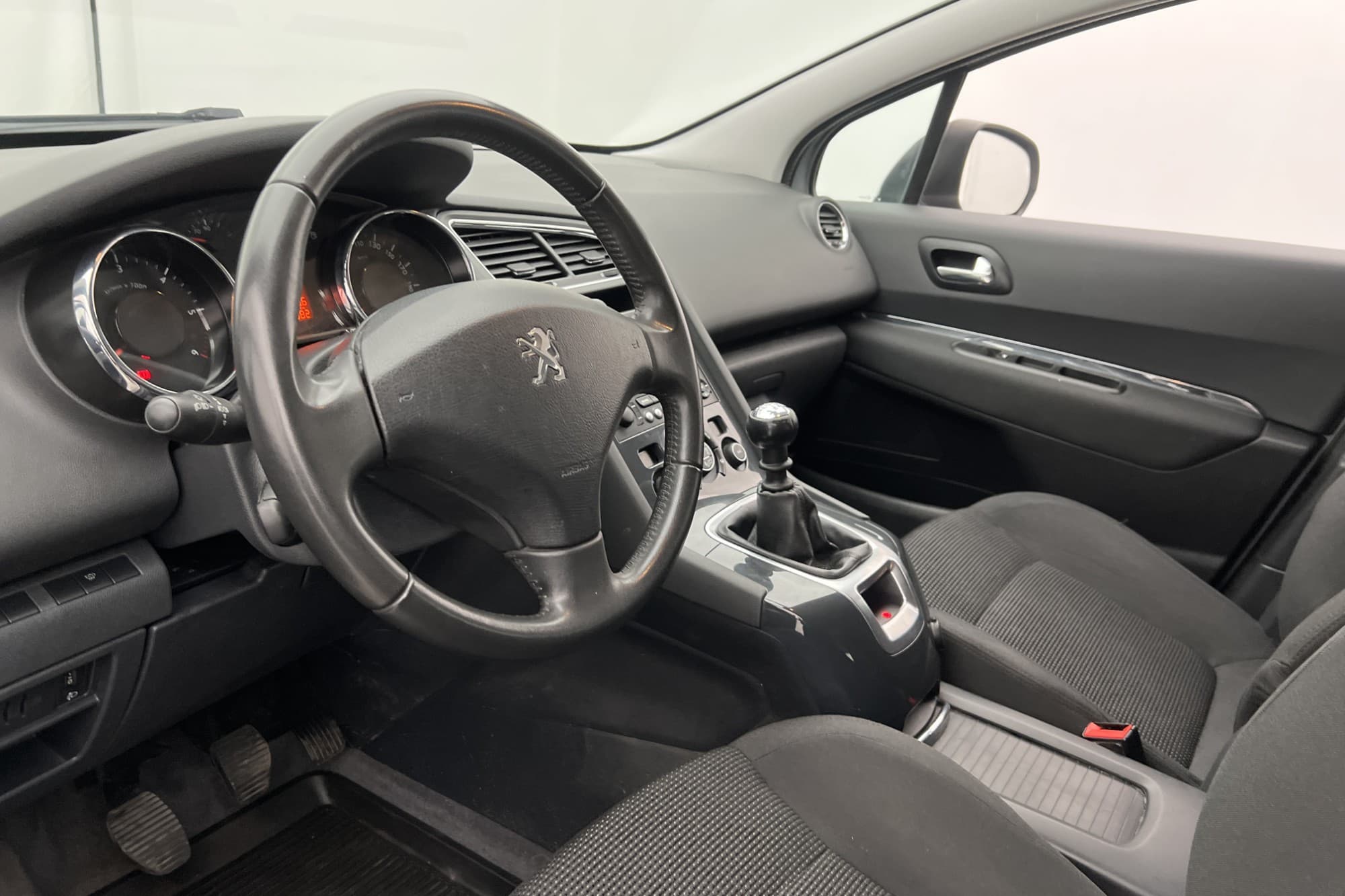Peugeot 5008 1.6 BlueHDi 120hk 7-Sits Värmare Sensorer Drag