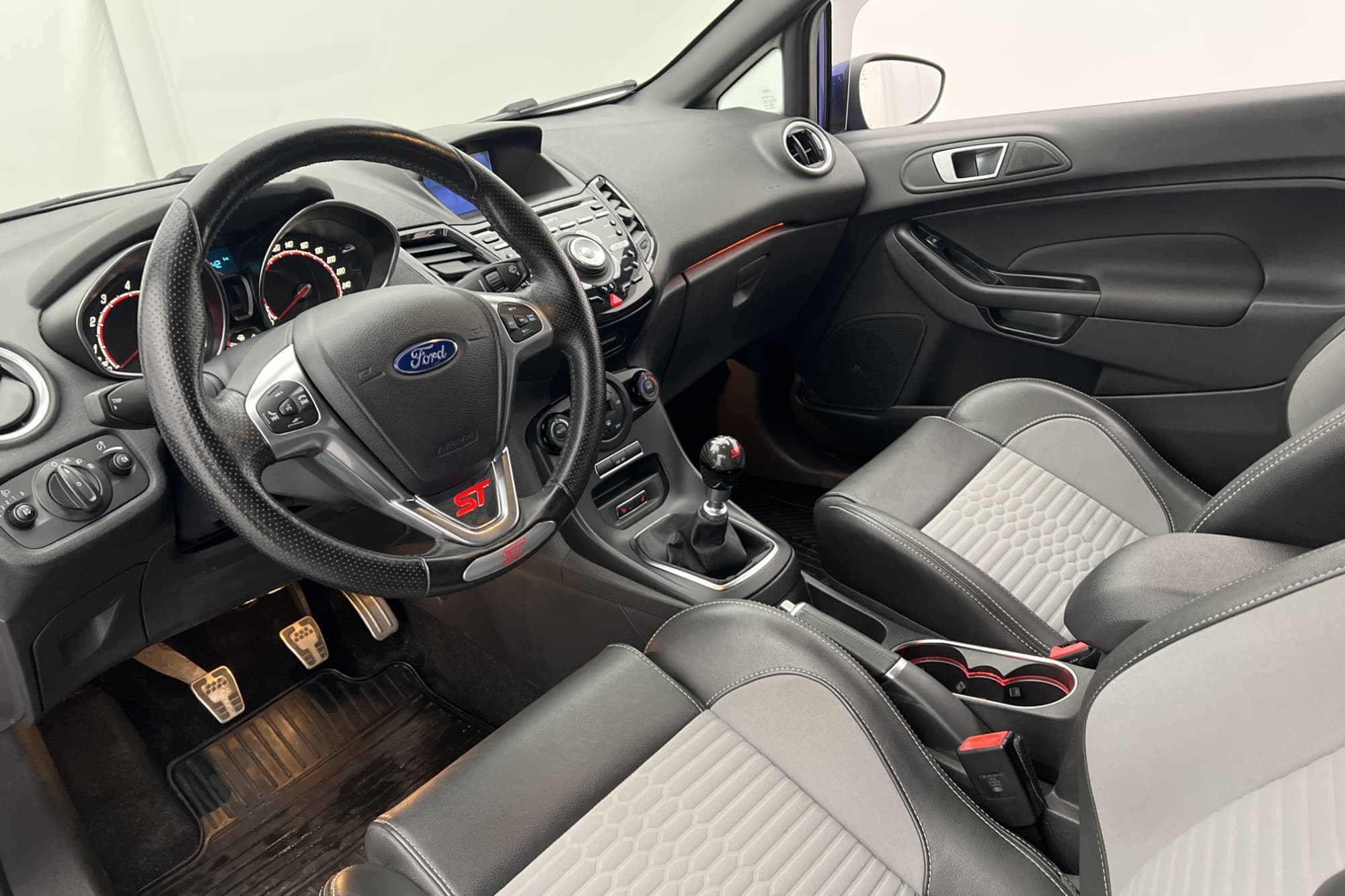 Ford Fiesta ST 182hk Maxton Recaro Miltek Kamera GPS