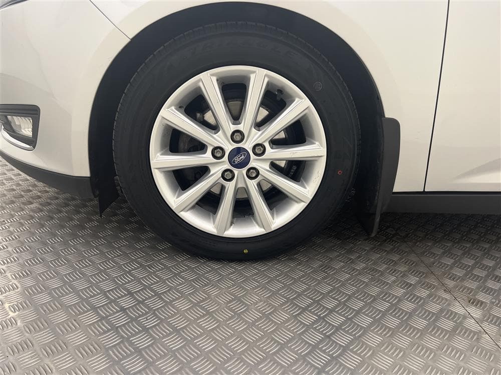 Ford Focus 1.5 TDCi 120hk Välservad Låg Skatt 0,38L/mil interiör