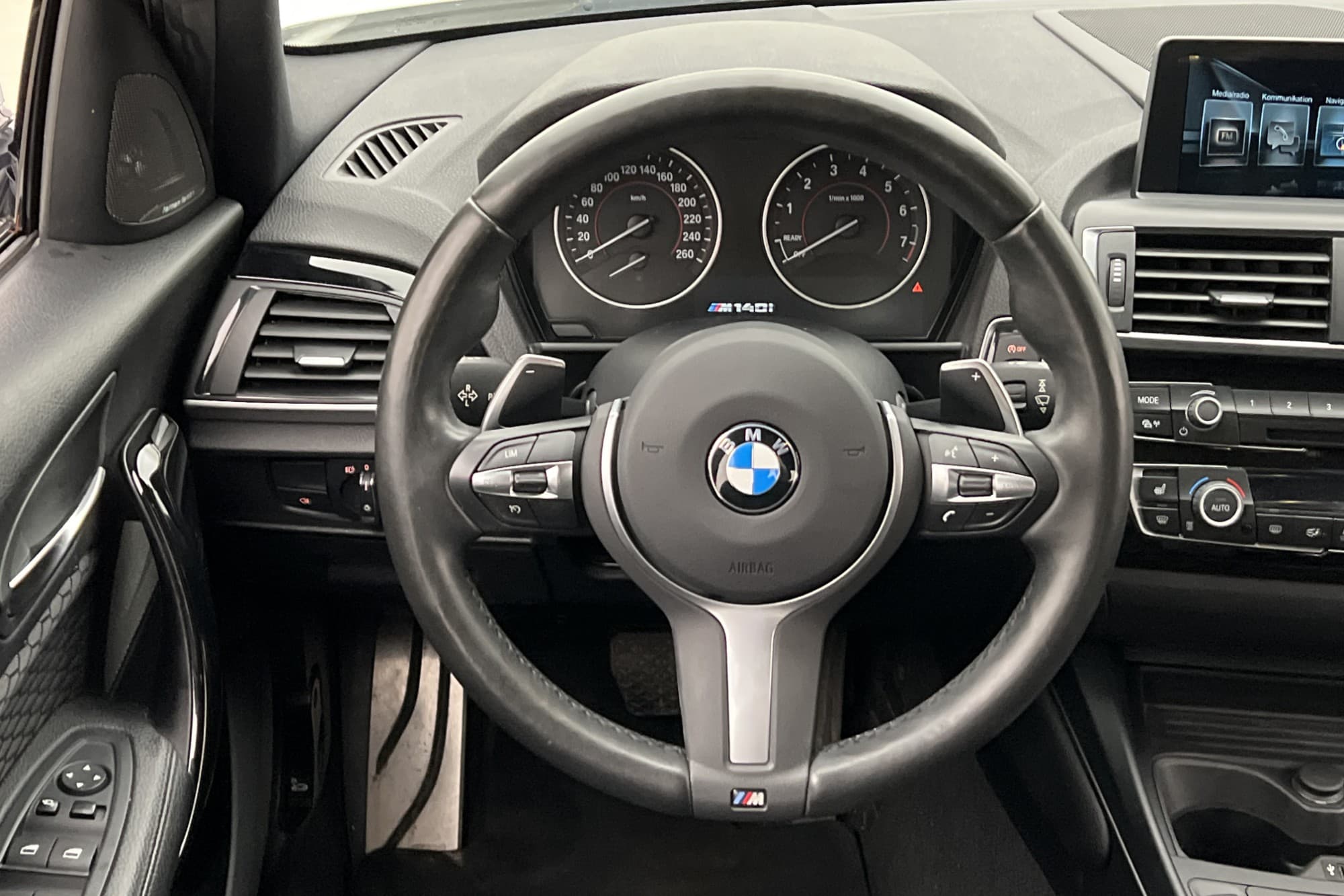 BMW M140i xDrive Navi H/K Kamera Värmare Elstolar Svensksåld