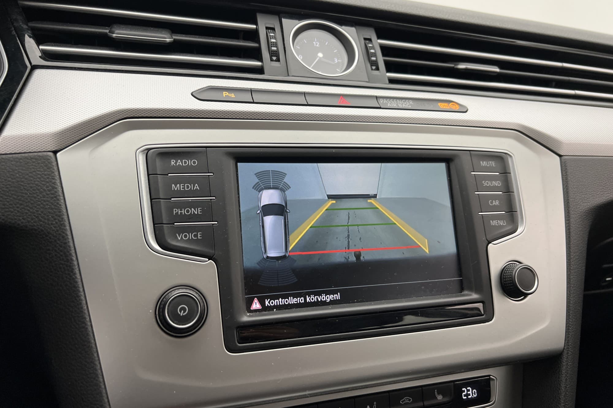 Volkswagen Passat TDI 150hk Värmare Kamera CarPlay Dragkrok