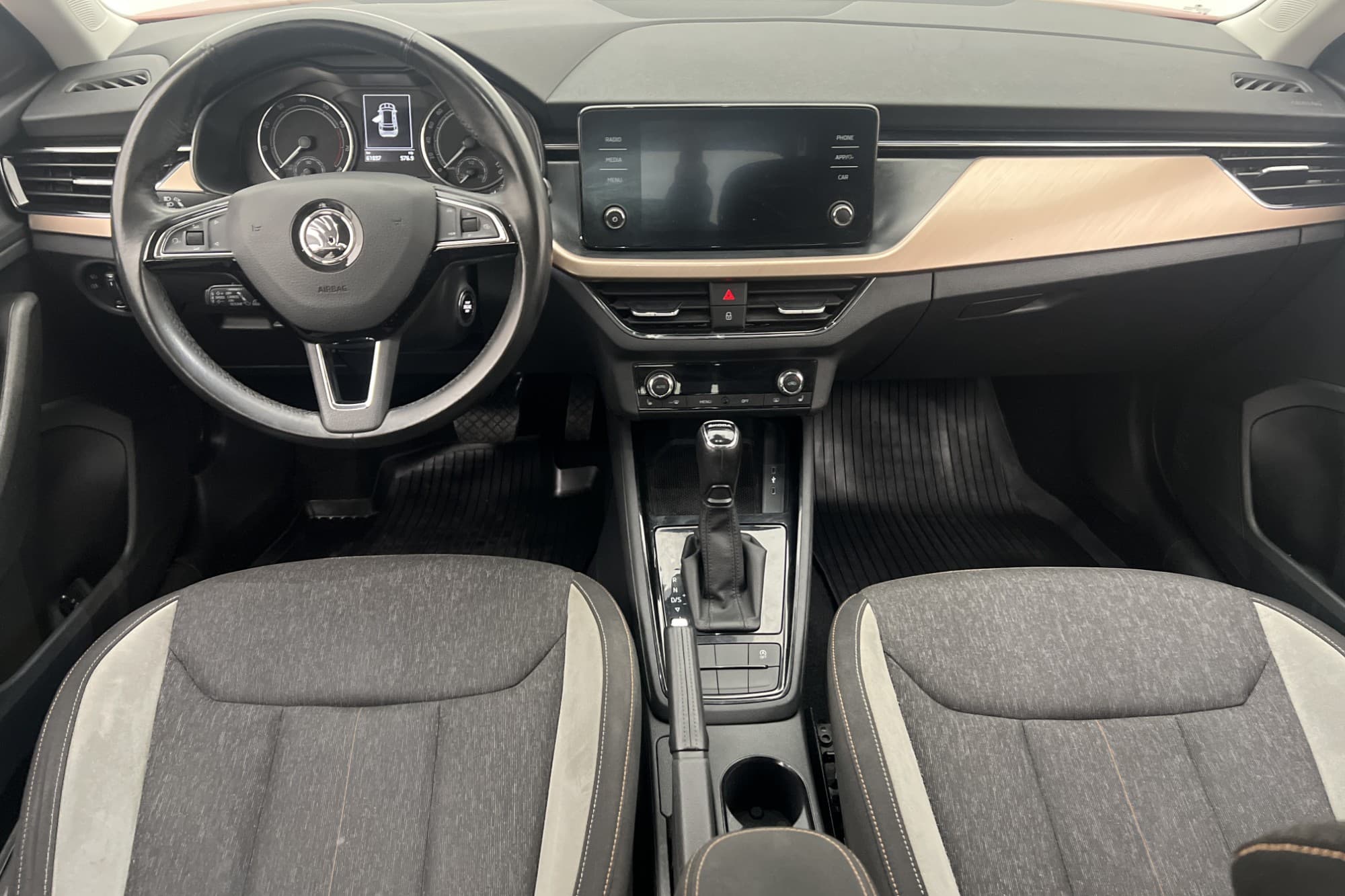 Skoda Kamiq TSI 115hk Style CarPlay Sensorer Keyless Drag