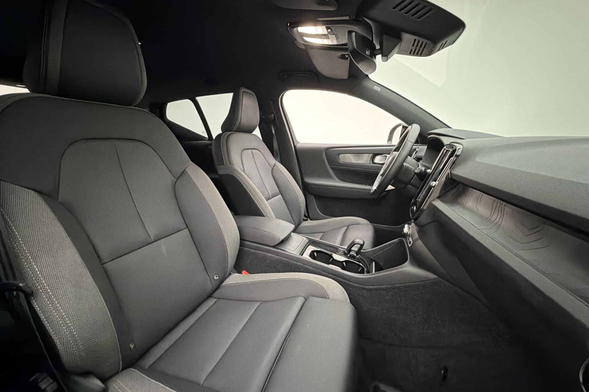 Volvo XC40 Recharge Twin motor 408hk Core Kamera Värm MOMS