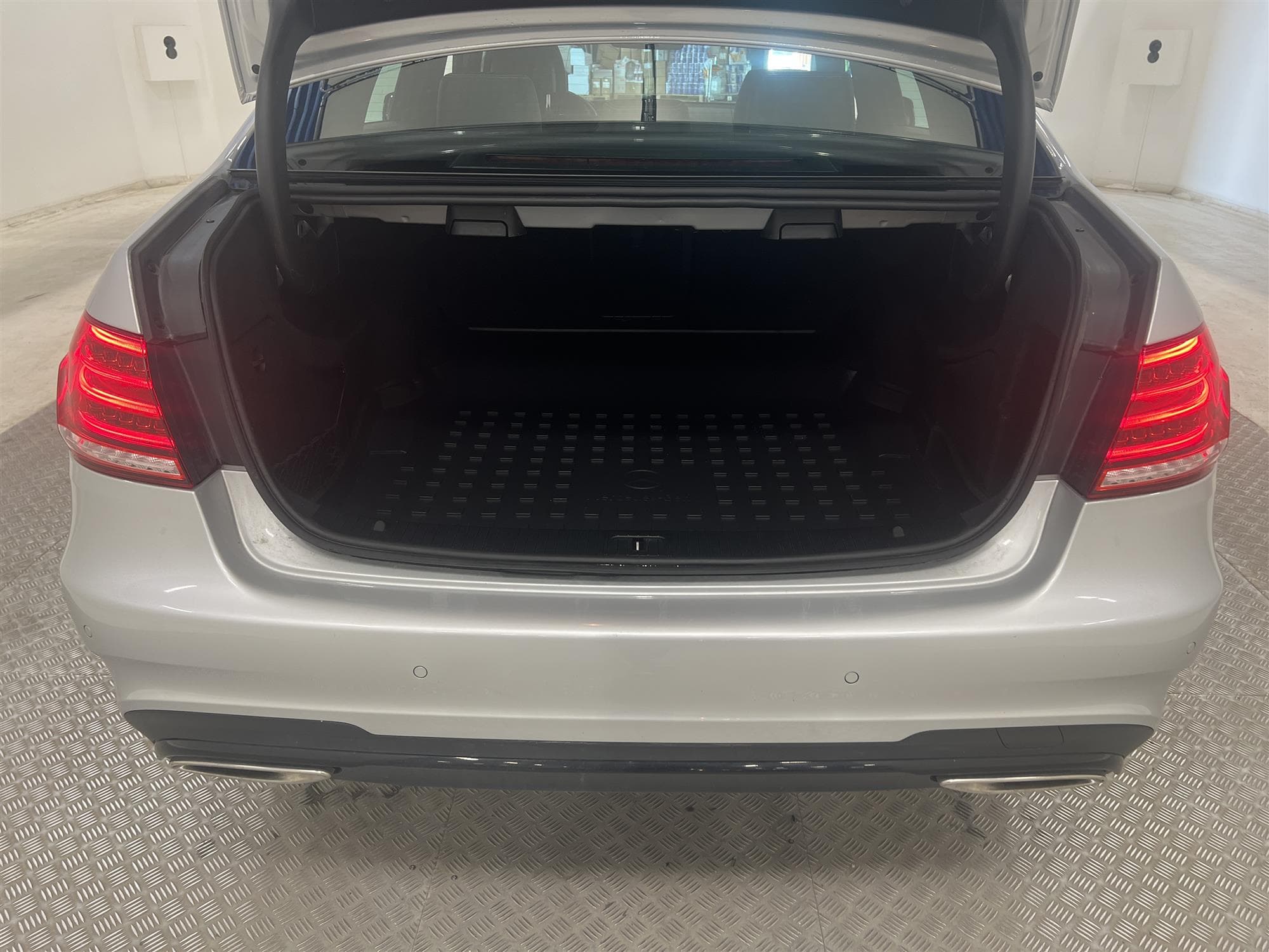 Mercedes-Benz E 220 4M 170hk AMG Harman/Kardon B-Kamera