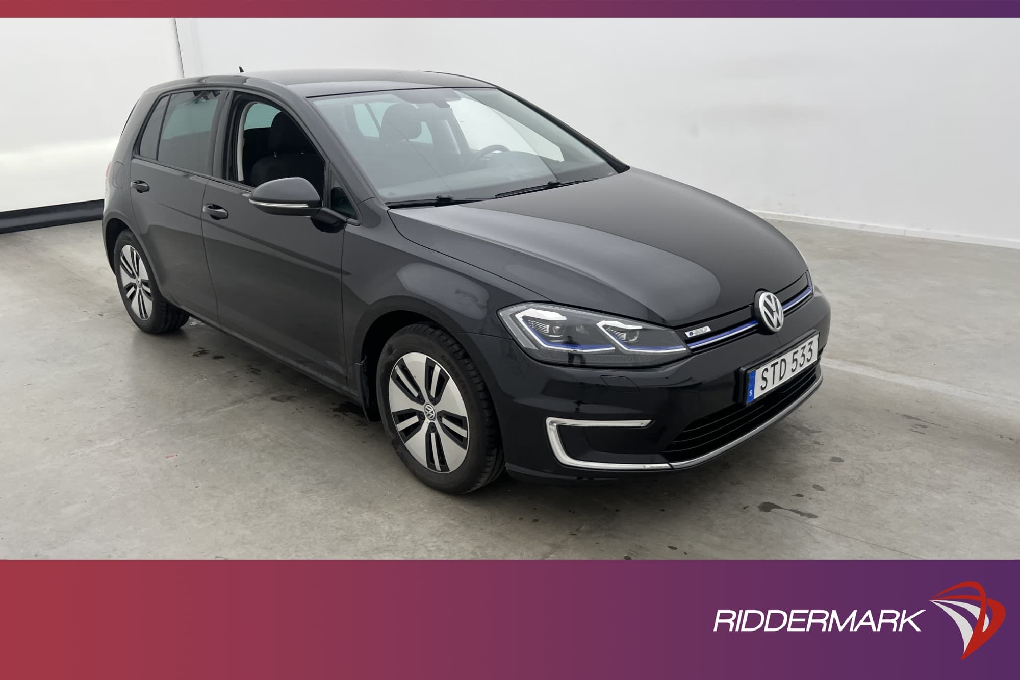 Volkswagen E-Golf 35.8 kWh Cockpit CarPlay Kamera Navigation