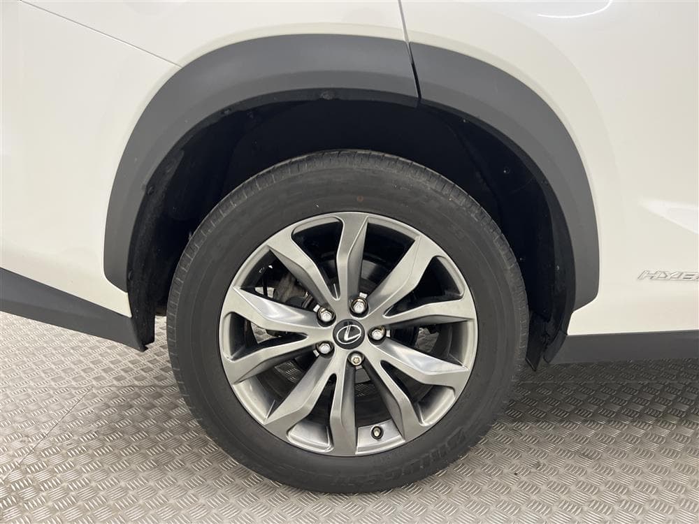 Lexus NX 300h 2.5 E-CVT 197hk AWD F Sport Skinn Navi B-Kaminteriör