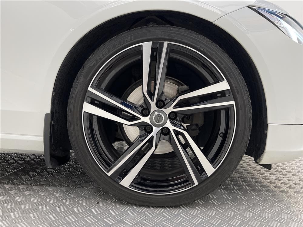 Volvo V90 D3 AWD 150hk R-Design VOC Värmare GPS PDC 0,5l/milinteriör