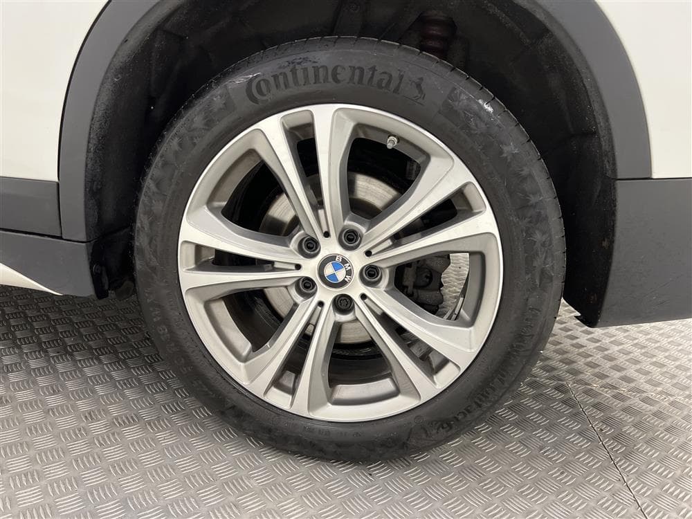 BMW X1 xDrive20d 190hk Sport Line Moms HUD HiFi Navi Draginteriör