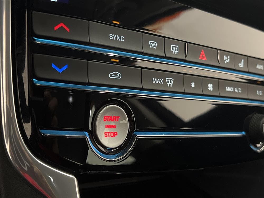 Jaguar XE 2.5T 240hk Navi B-kam Välservad Keyless 0,75l/milinteriör
