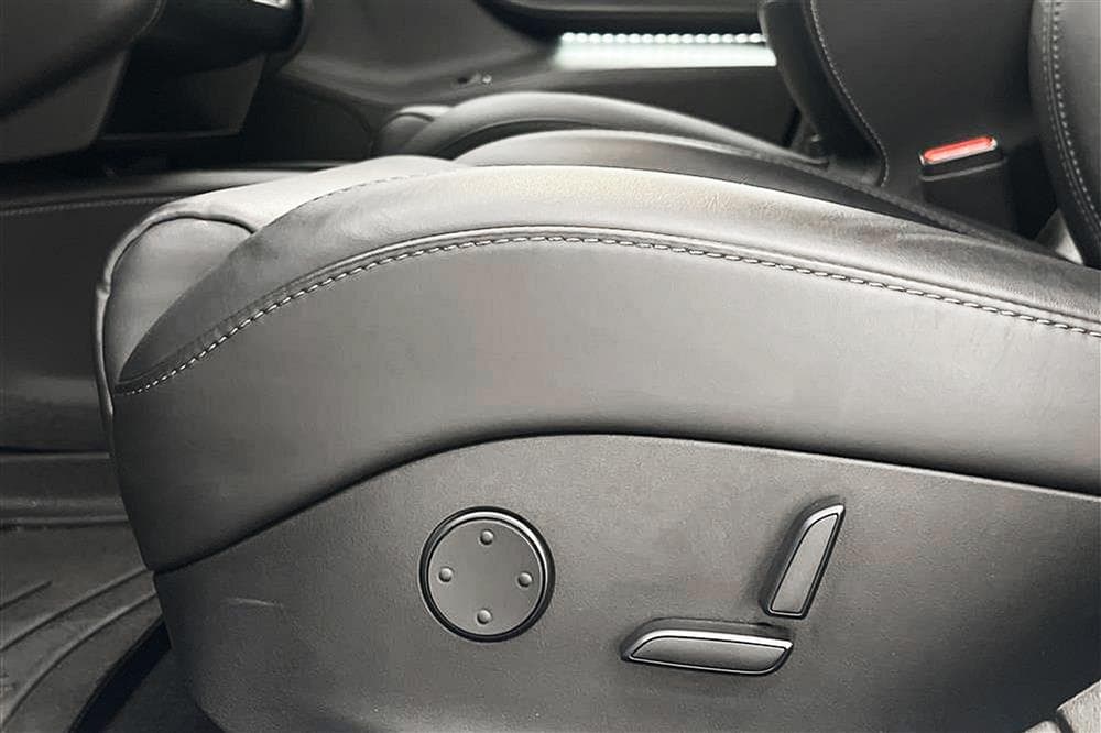 Tesla Model Standard Range AWD Luftfjädring AP Sv-såldinteriör