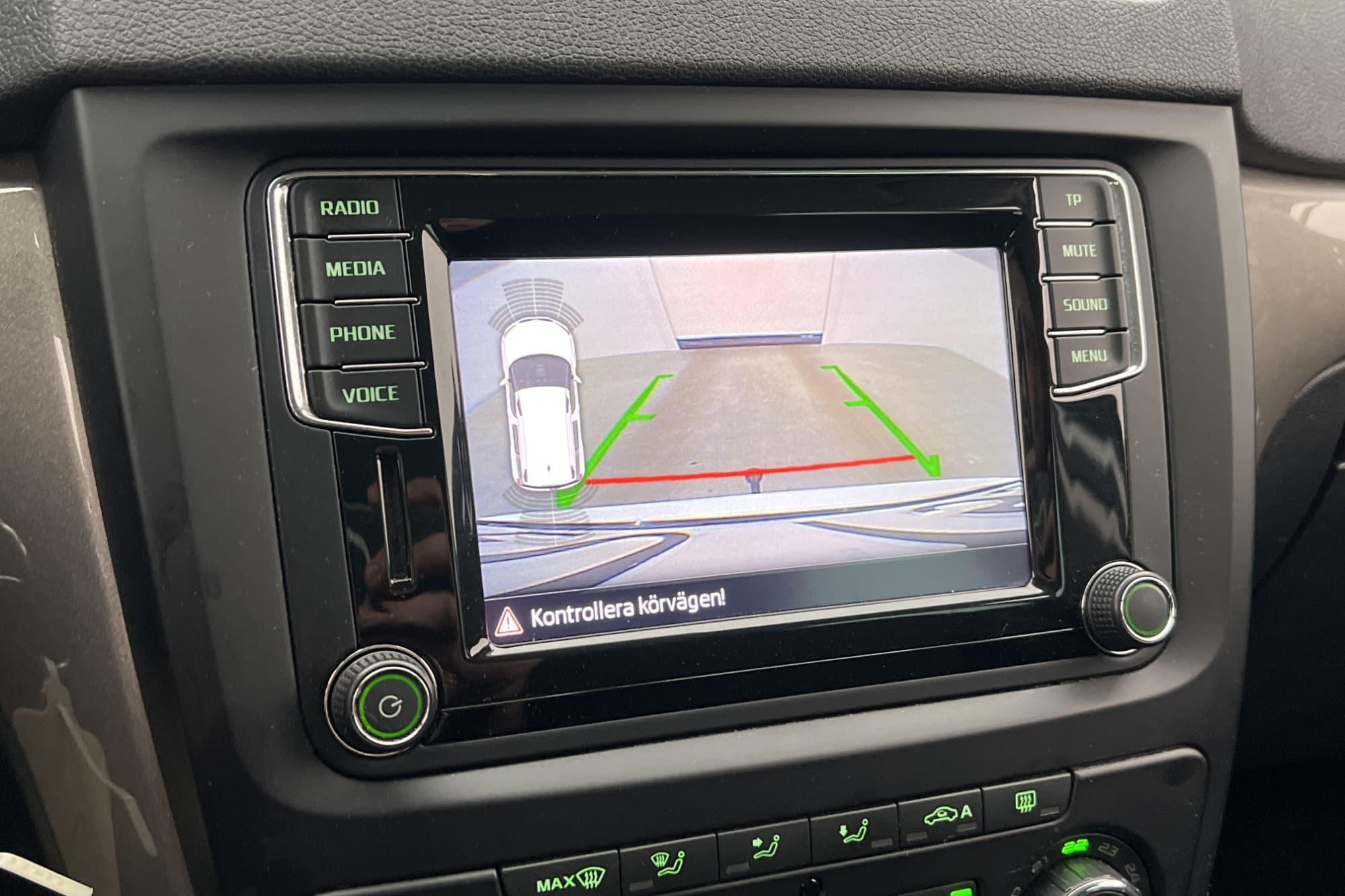 Skoda Yeti 1.4 TSI 110hk Kamera CarPlay Farthållare Dragkrok