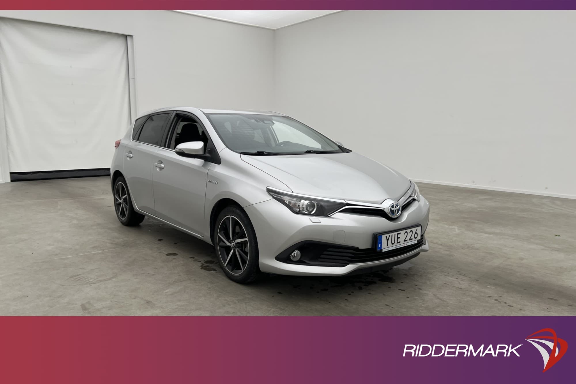 Toyota Auris Hybrid e-CVT 136hk