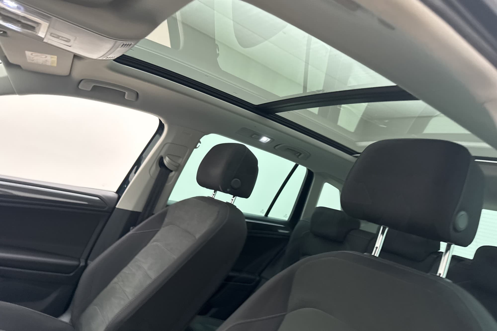 Volkswagen Tiguan 4M Värmare Panorama Cockpit Kamera Drag
