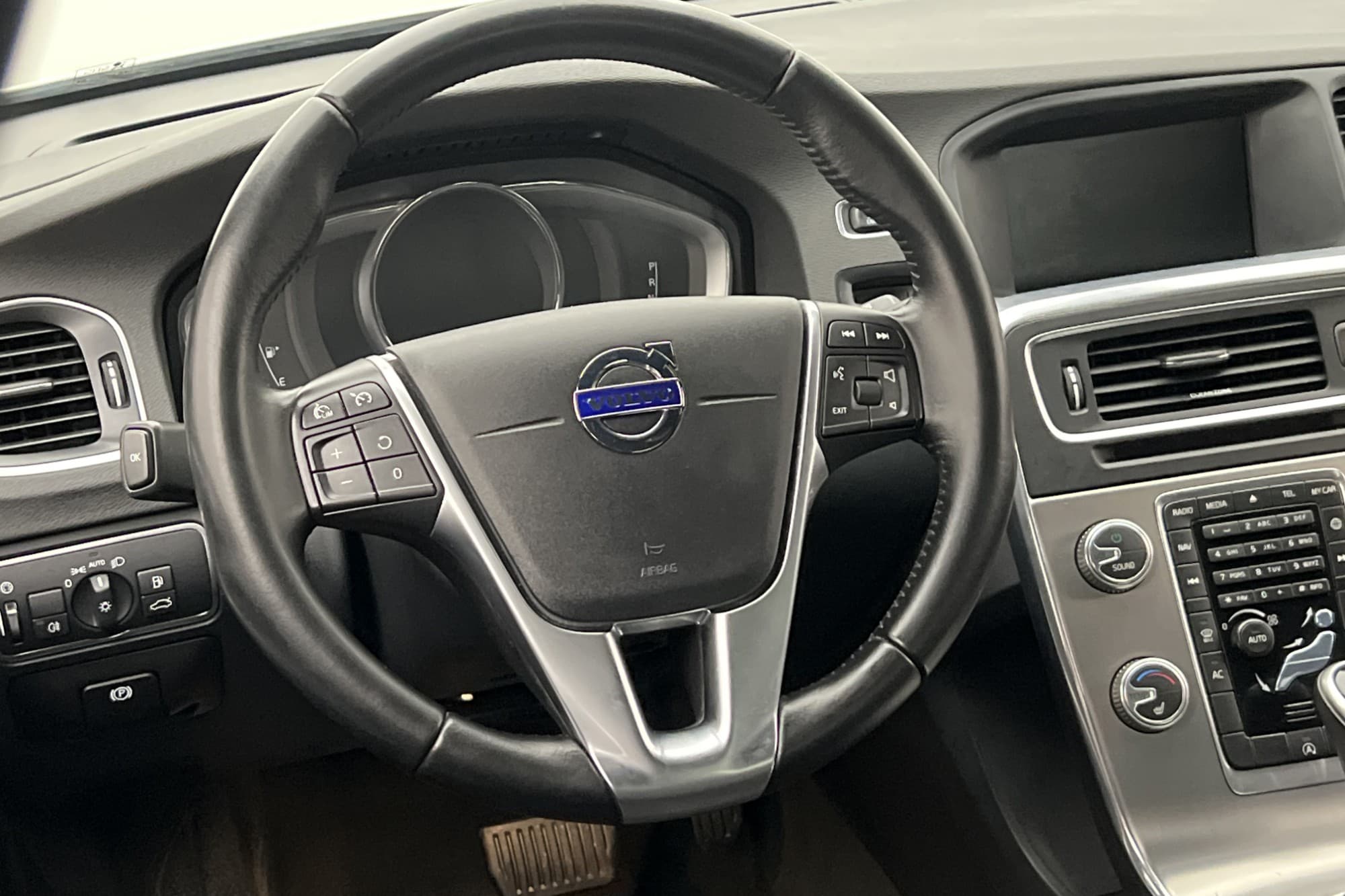Volvo S60 Cross Country D3 150hk Momentum Halvskinn Sensorer