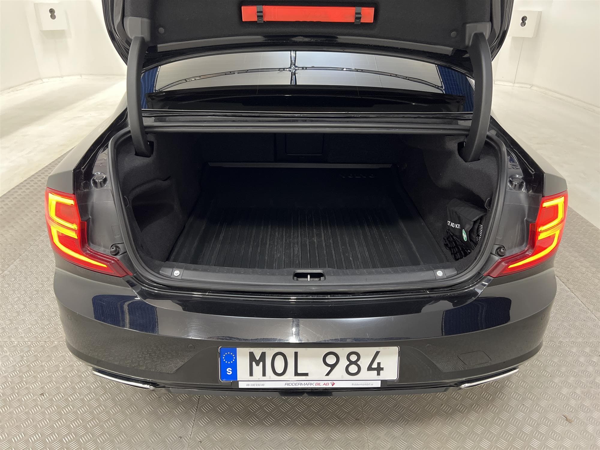 Volvo S90 D4 190hk AWD R-Design D-värm Taklucka Navi B-kam 