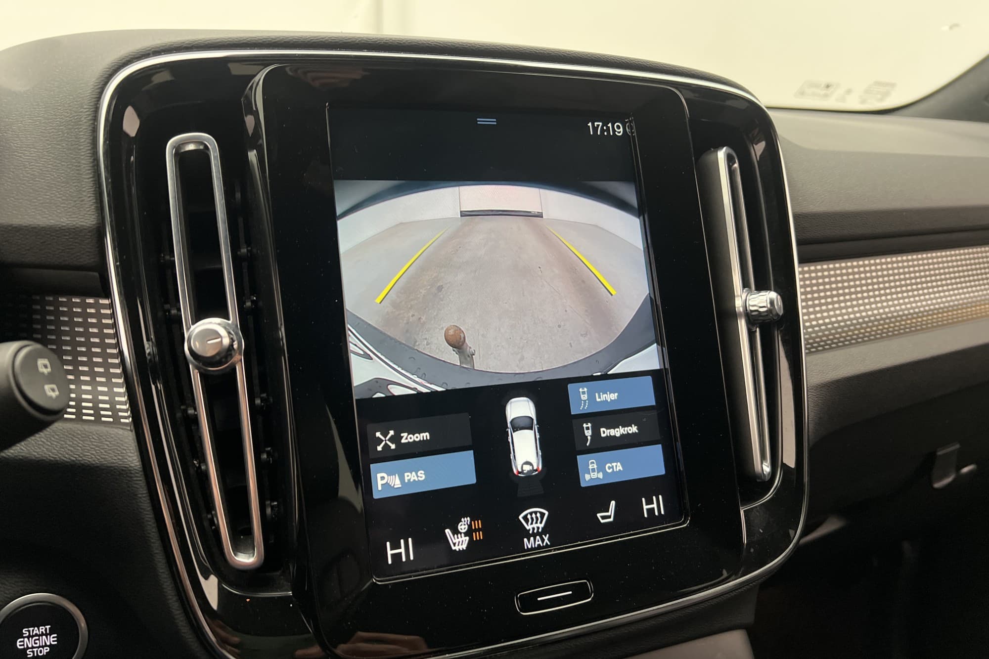 Volvo XC40 Recharge T4 R-Design Värm H/K Kamera Skinn Drag