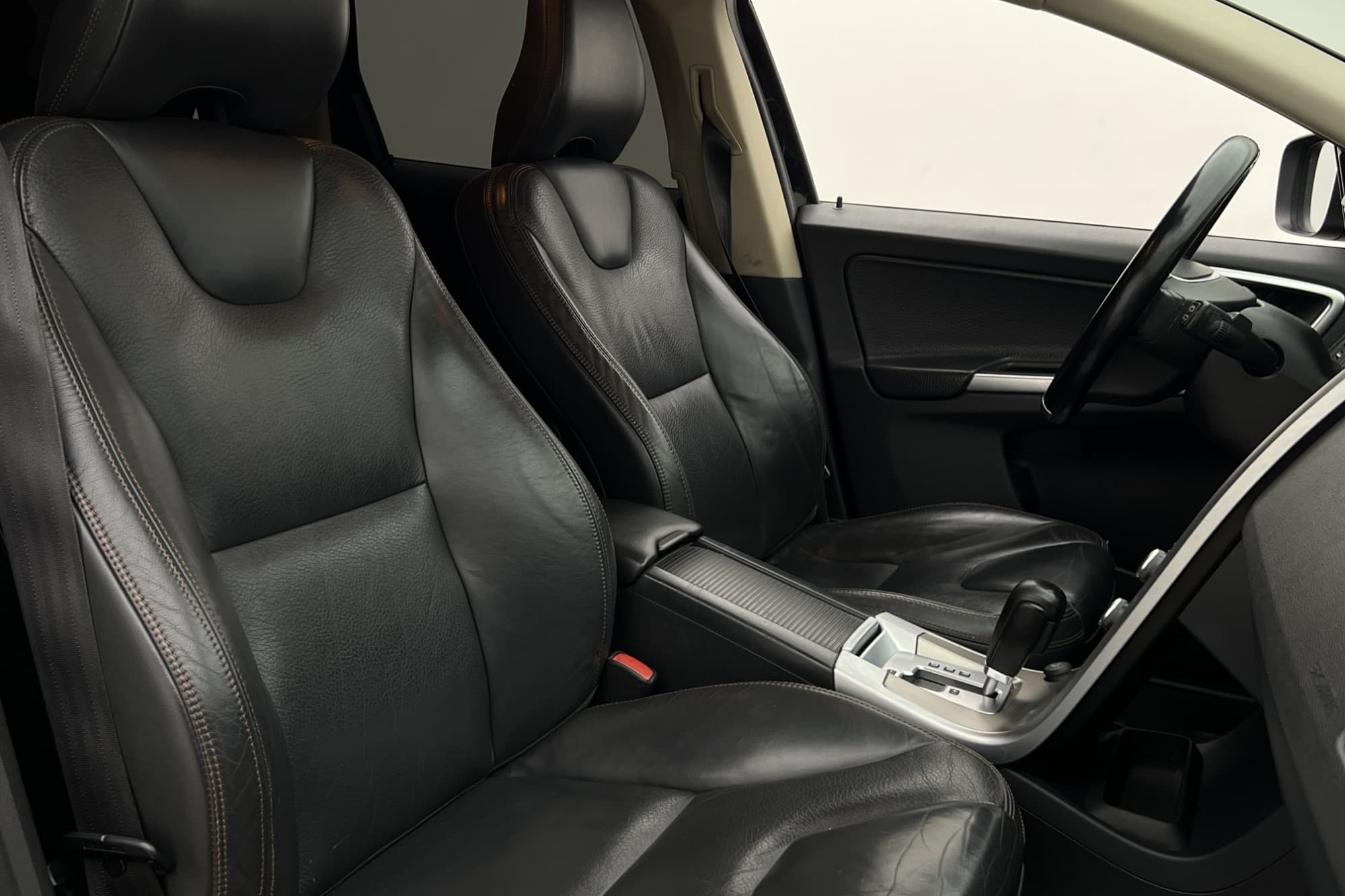 Volvo XC60 D5 AWD Momentum Värmare Skinn High-Performance