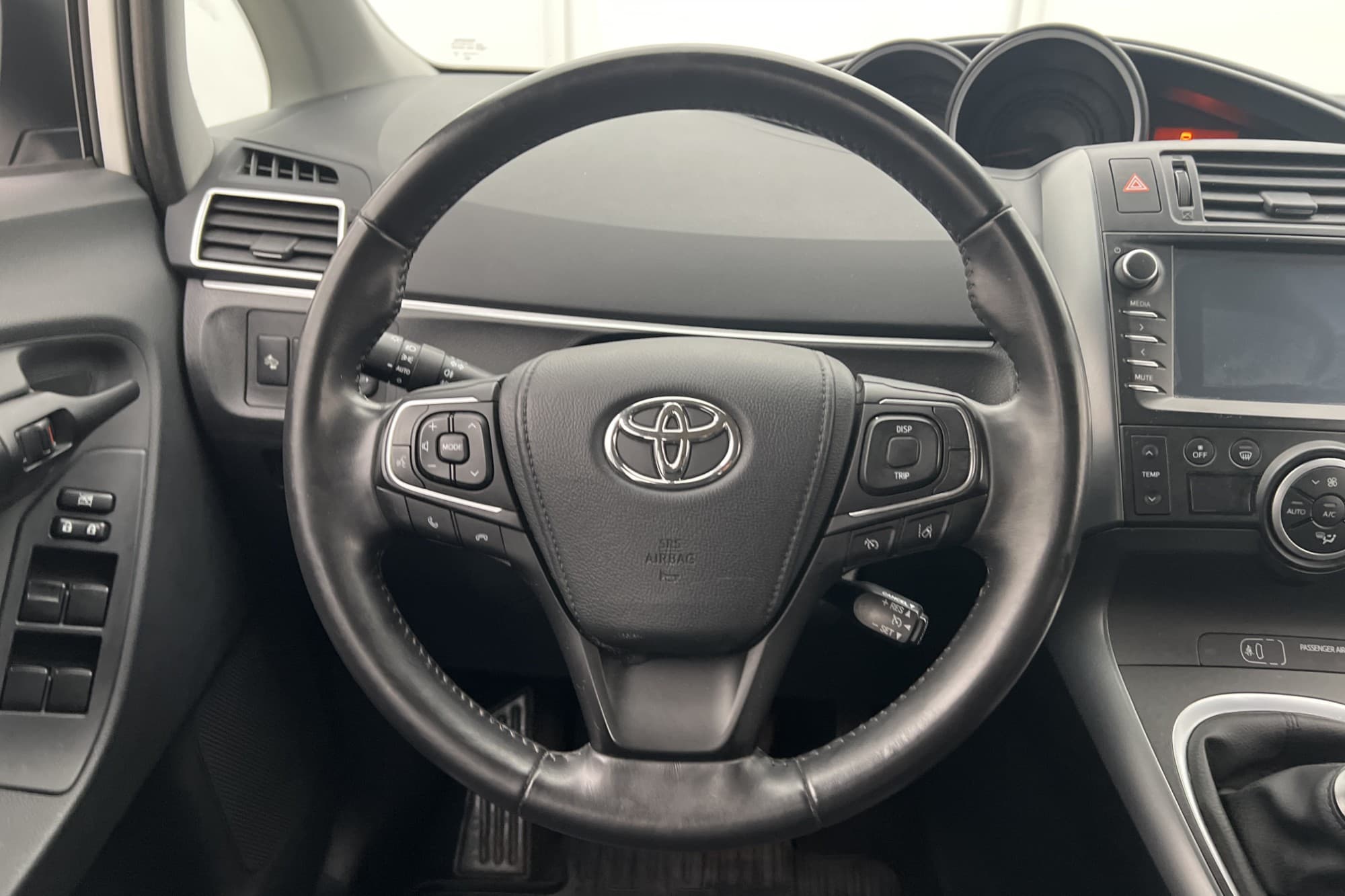 Toyota Verso 1.8 147hk Intense 7-Sits Backkamera Halvskinn