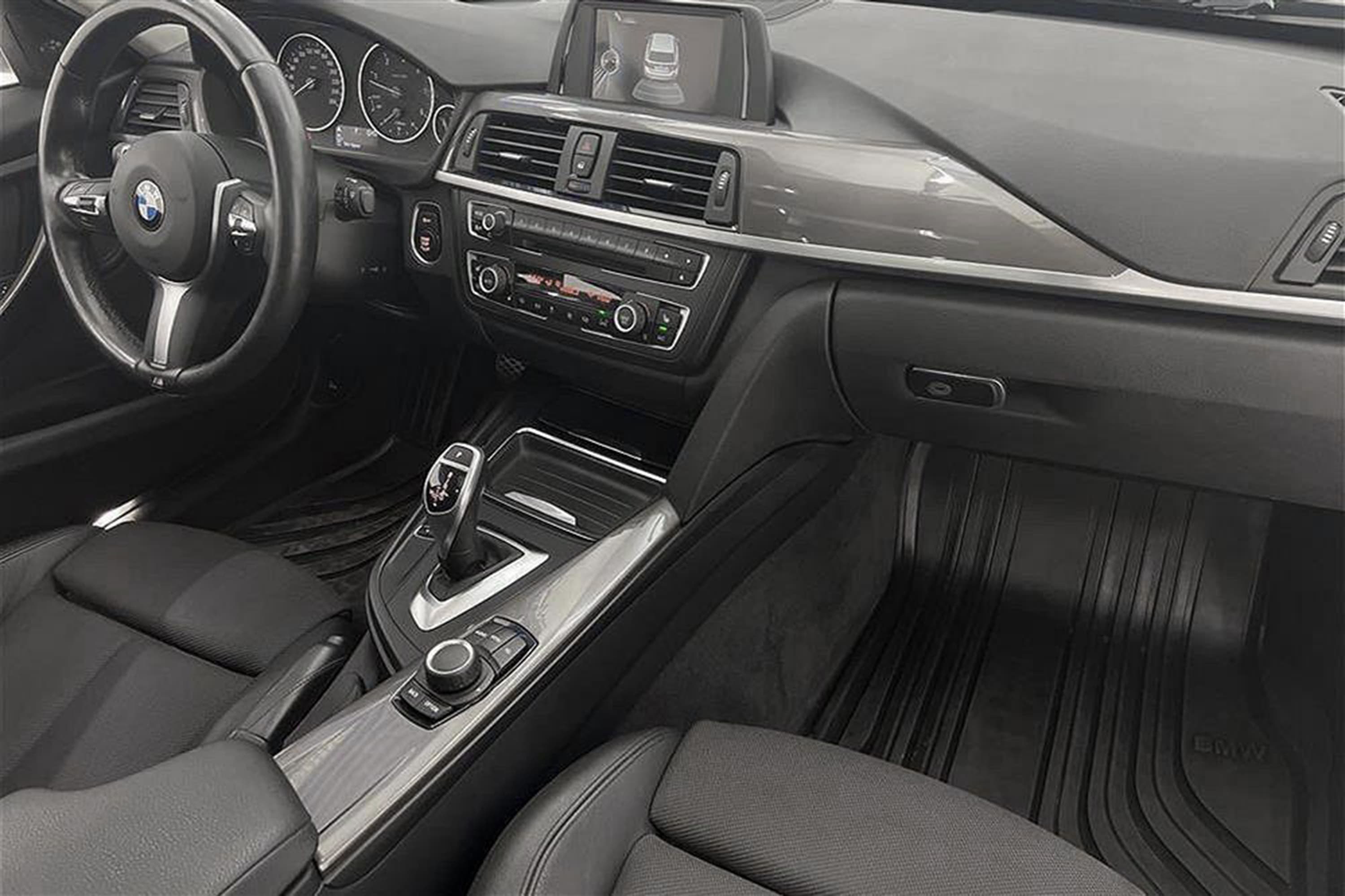 BMW 330 d xDrive Sport Line Panorama Harman/Kardon M-Rattinteriör