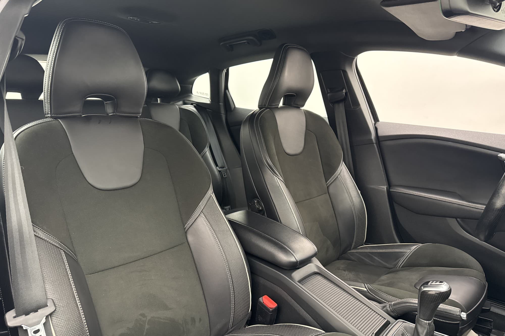 Volvo V40 T2 122hk R-Design P-Sensorer Farthållare