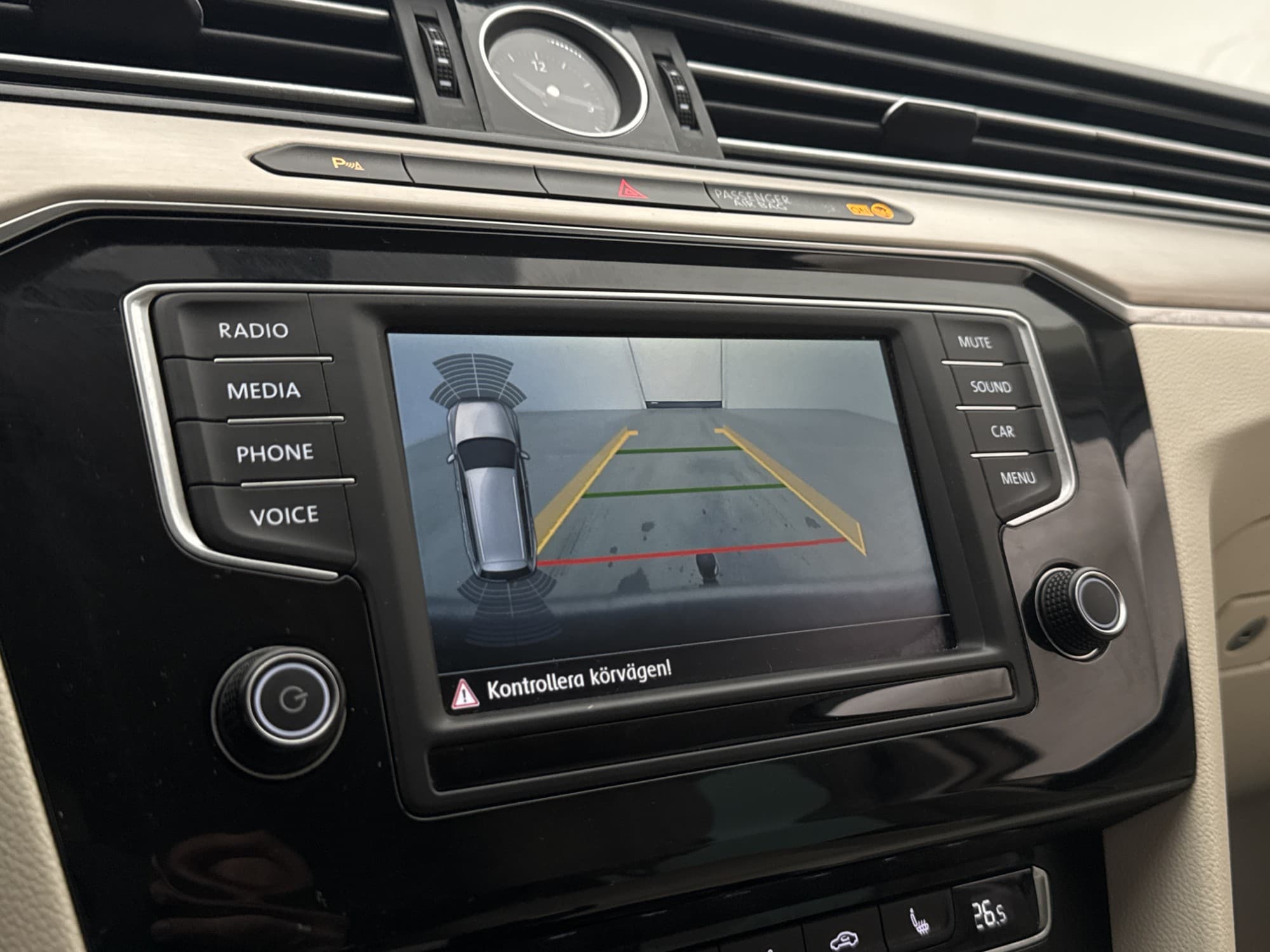 Volkswagen Passat 2.0 TDI R-Line Värmare Drag Kamera CarPlay