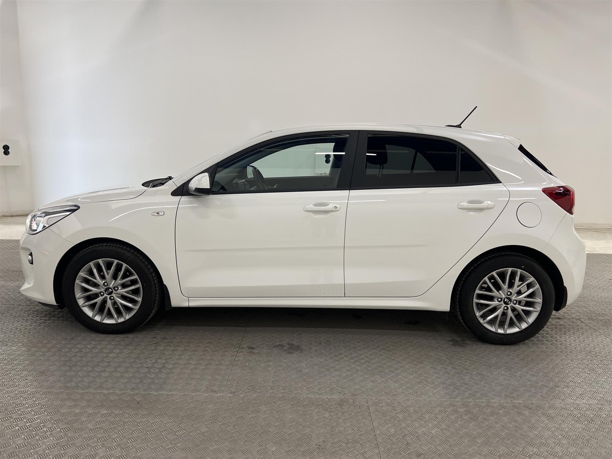 Kia Rio 1.2 84hk M&K-Värmare B-Kamera 712kr Skatt 0,51L/mil