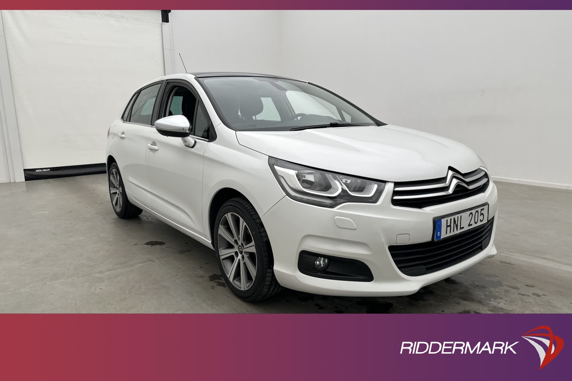 Citroën C4 1.2 PureTech 110hk  Panorama Navi 448kr Skatt