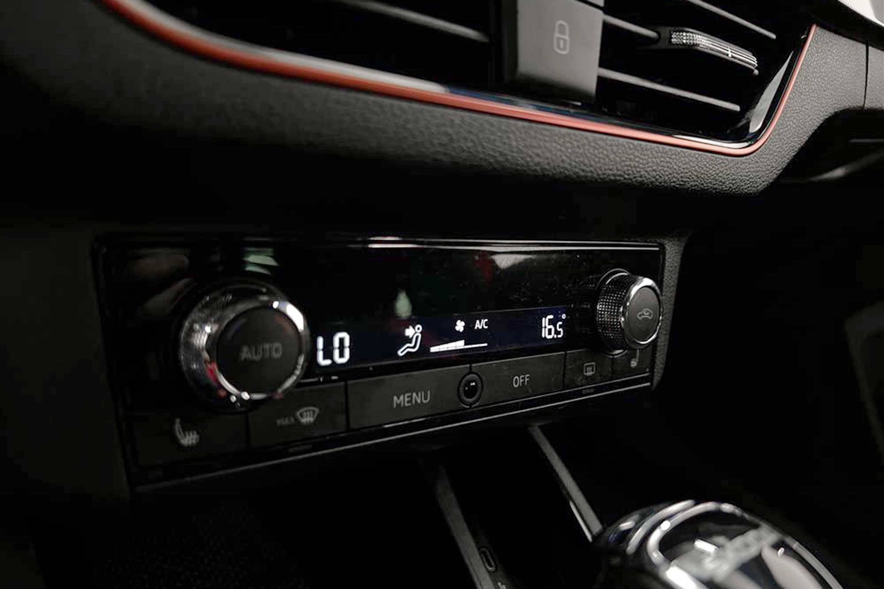 Skoda Kamiq 1.5 TSI 150hk Monte Carlo Pano Navi Cockpitinteriör
