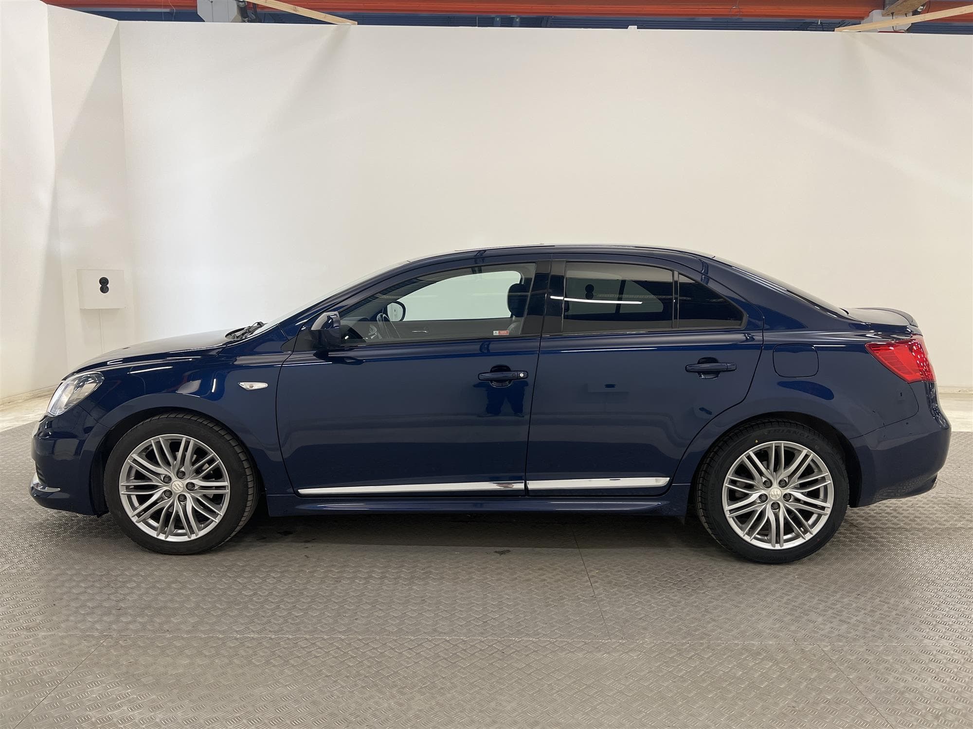 Suzuki Kizashi 2.5 VVT 4WD 178hk