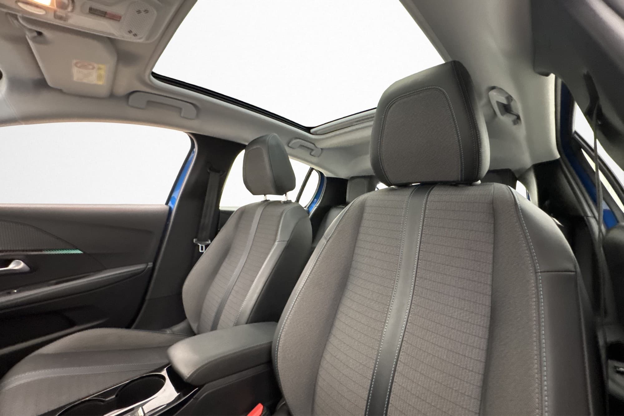 Peugeot E-208 136hk Allure Pano Halvskinn Carplay