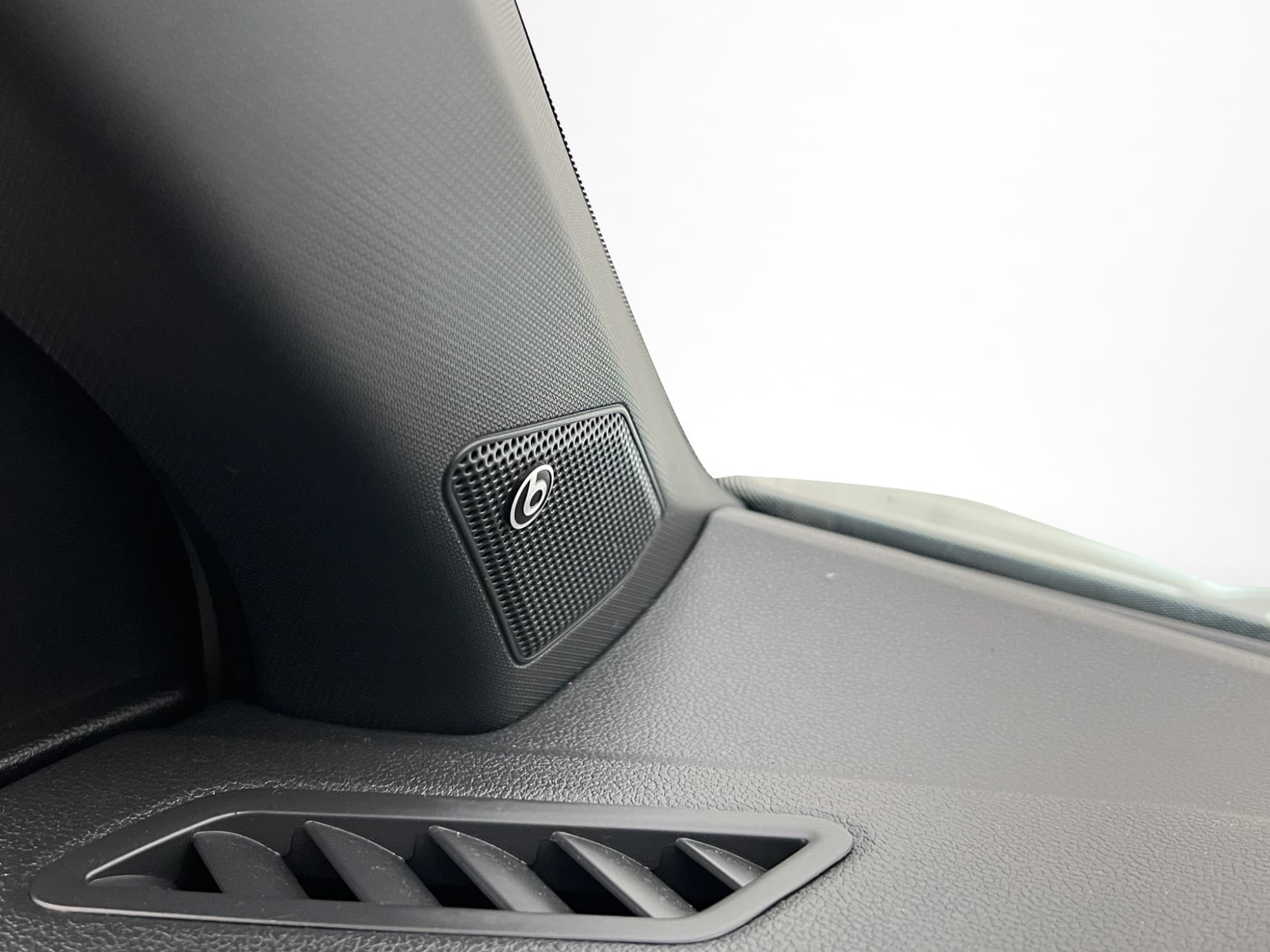 Volkswagen T-Roc 4M 190hk GT Cockpit Pano BEATS Värm Drag